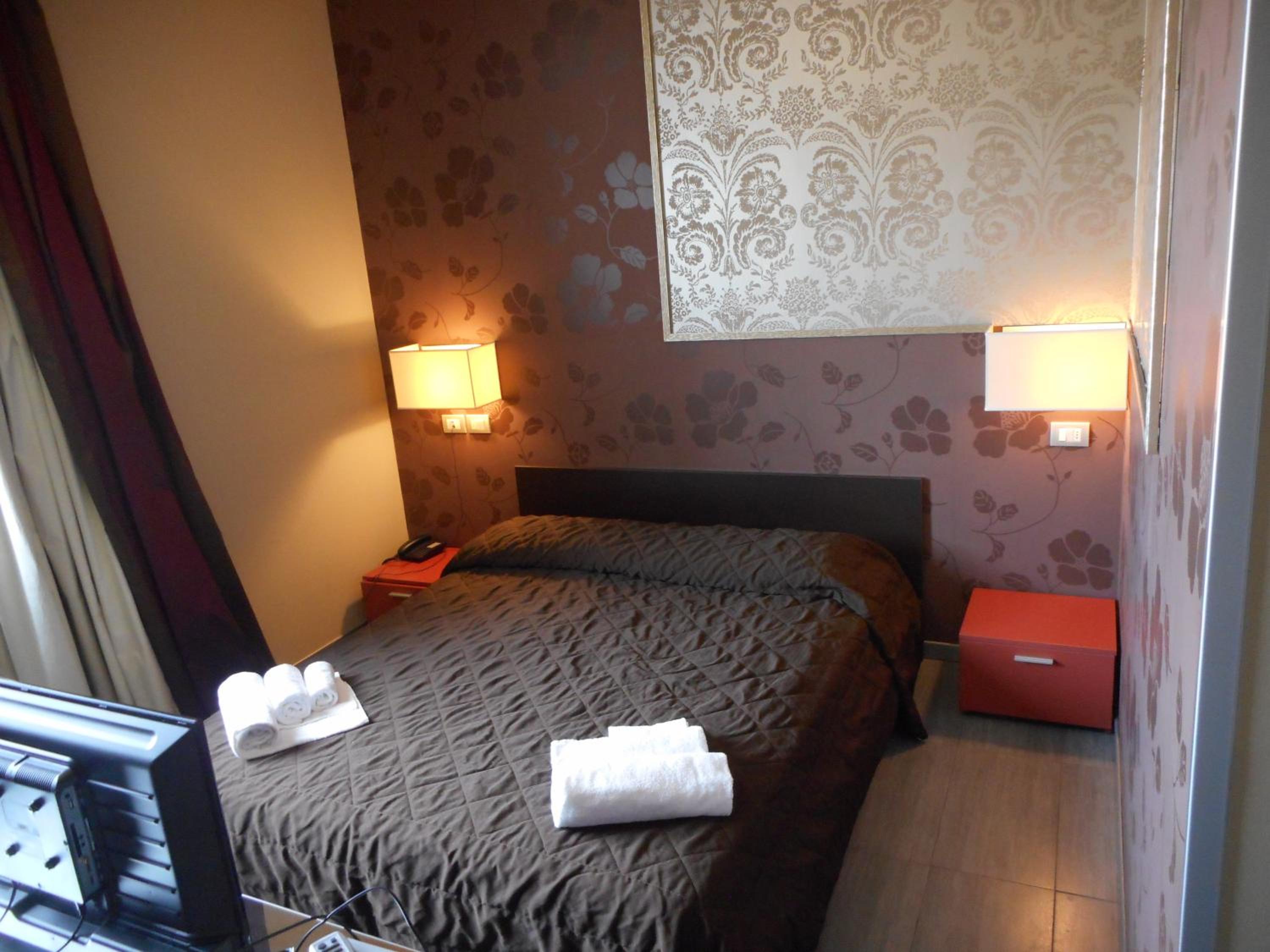 Studio Apartment - Photo 13