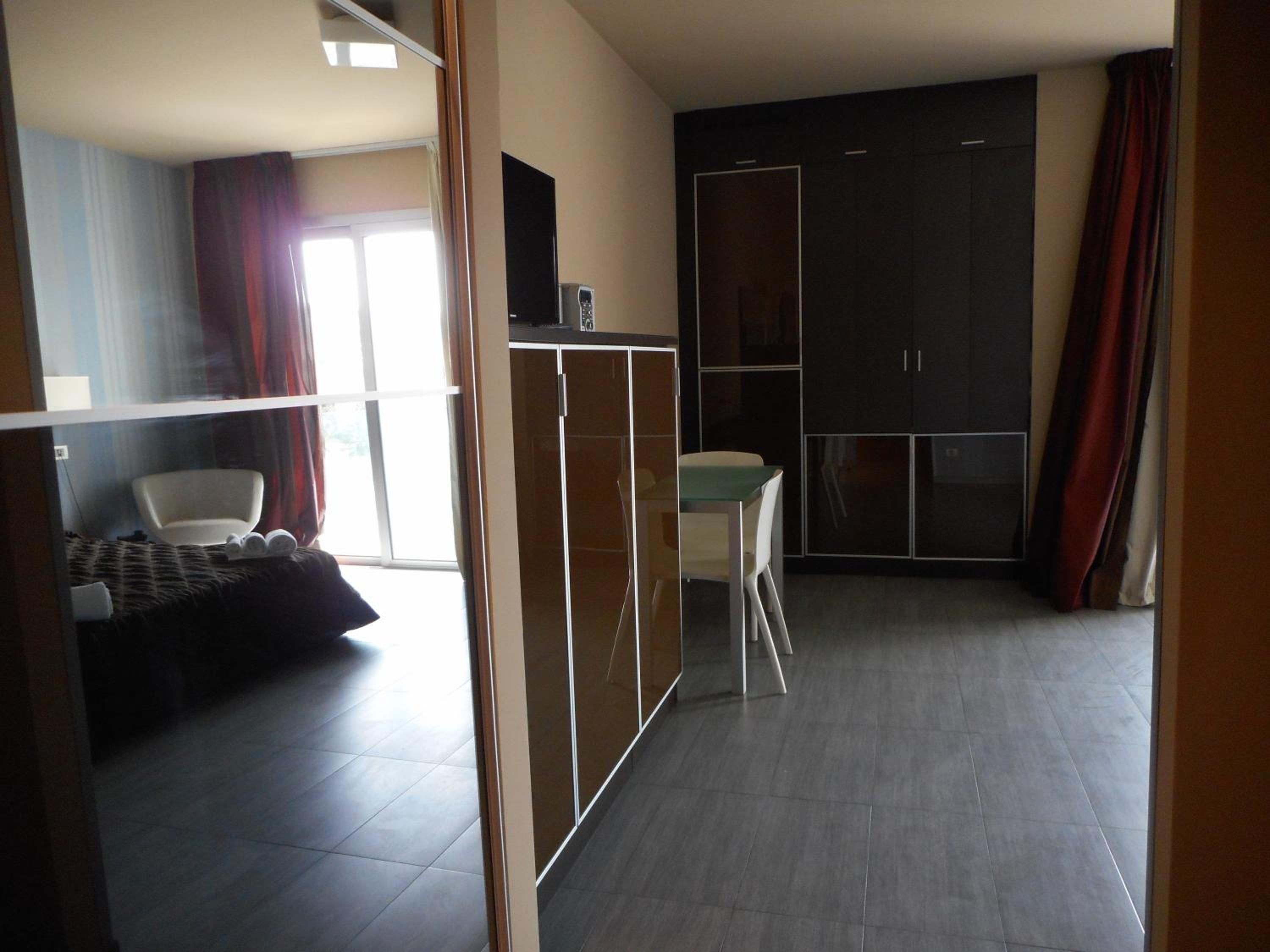 Studio Apartment - Photo 5