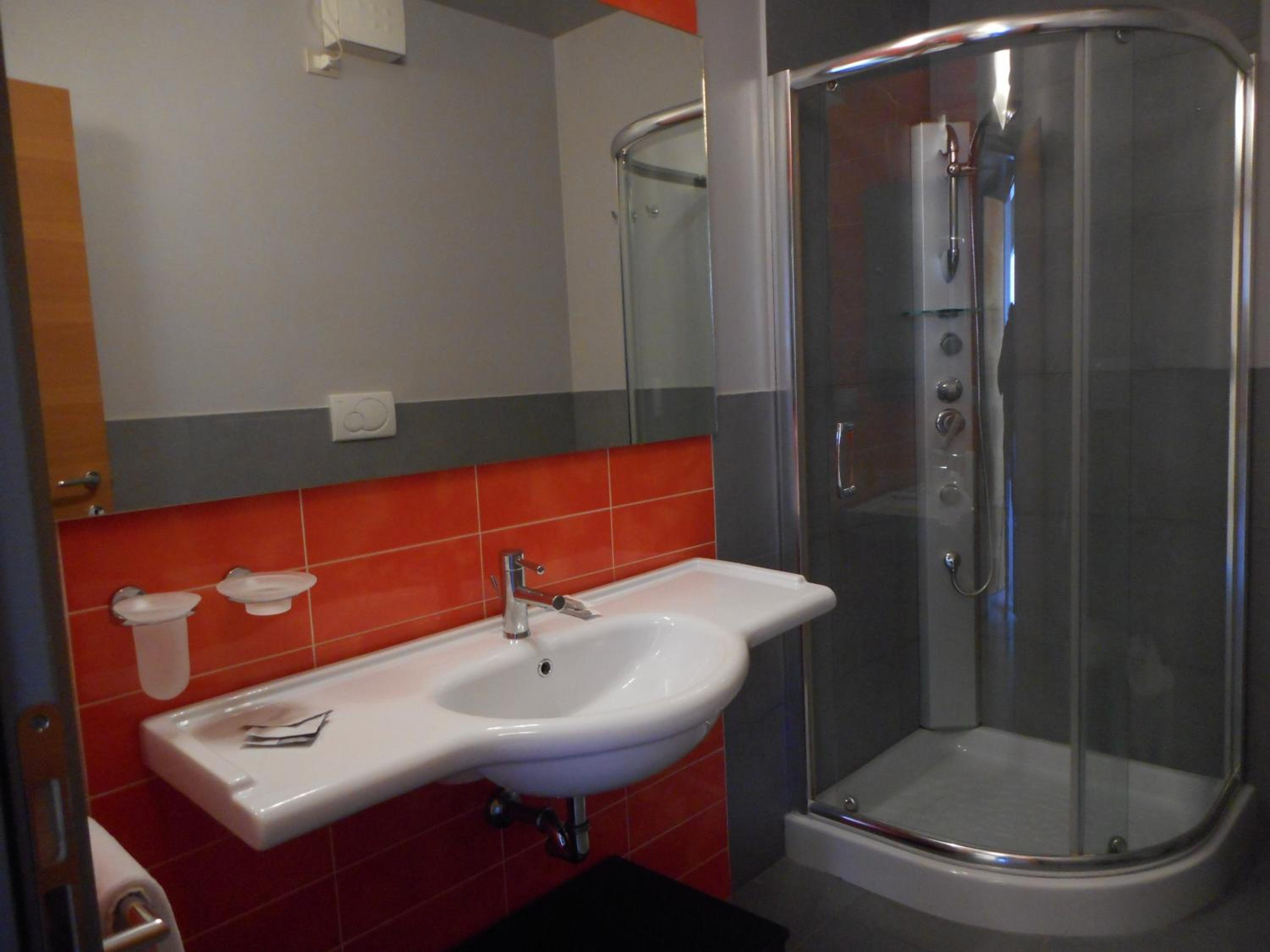 Studio Apartment - Photo 25