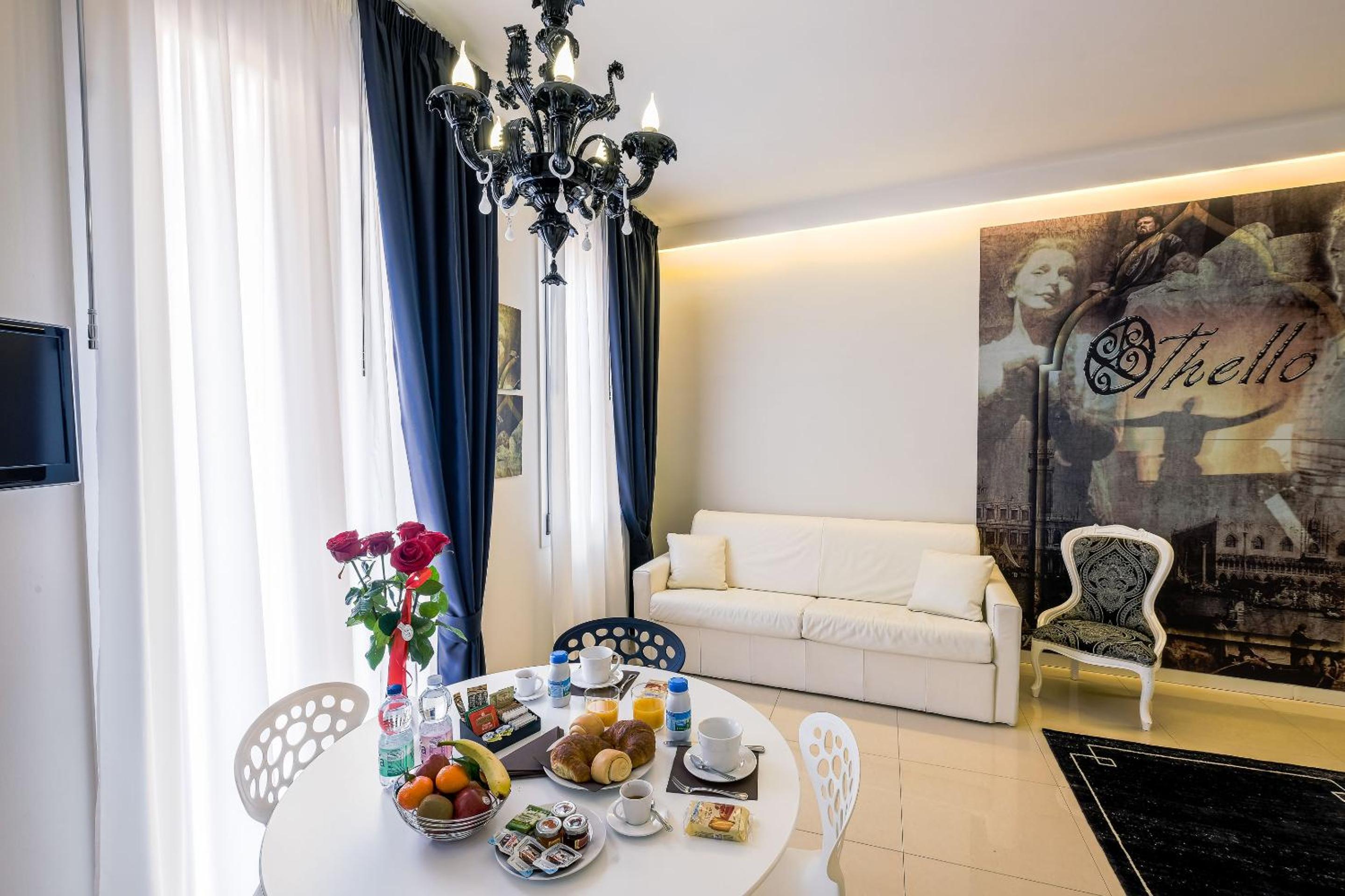 Deluxe Studio with Balcony - Photo 5