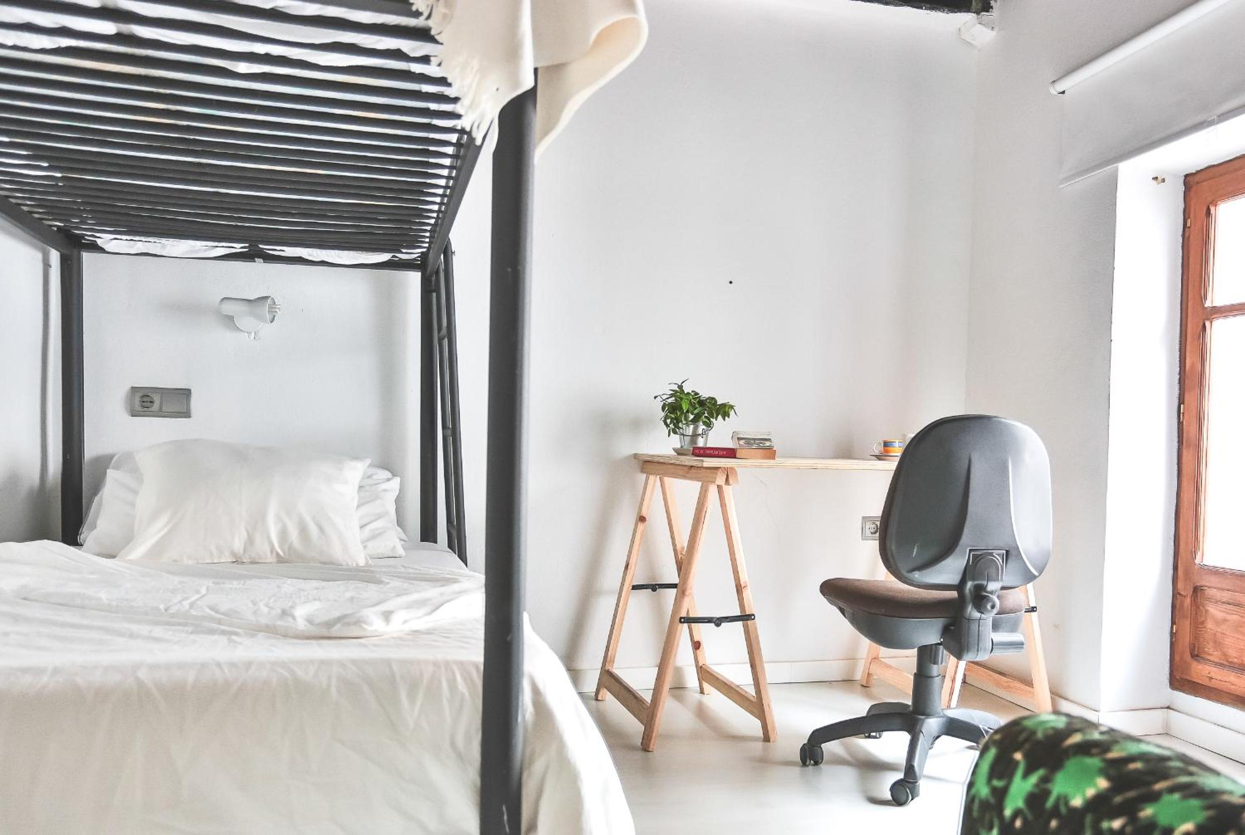 Habitación Cuádruple con Dos Literas Dobles y Baño Compartido