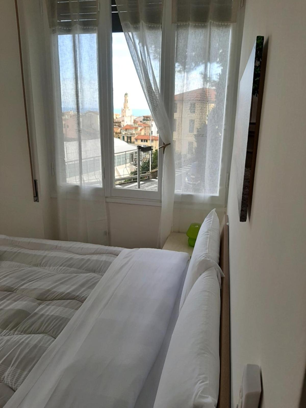 One-Bedroom Apartment - Separate Building photo 2