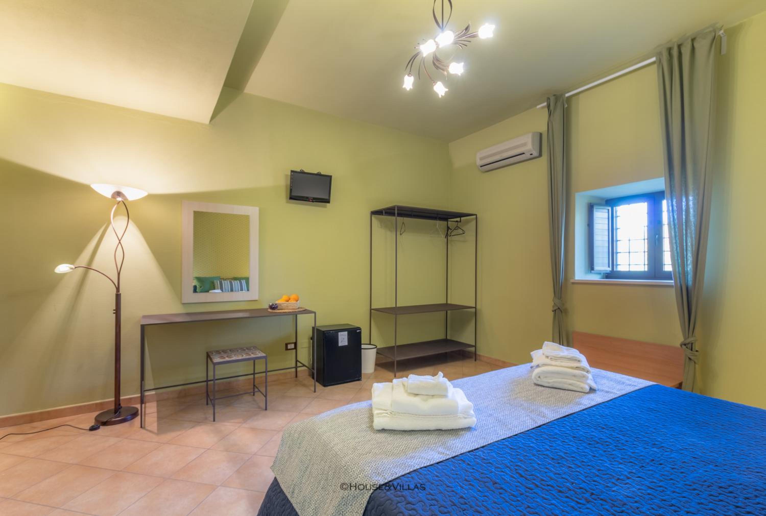 Large Double Room photo 2