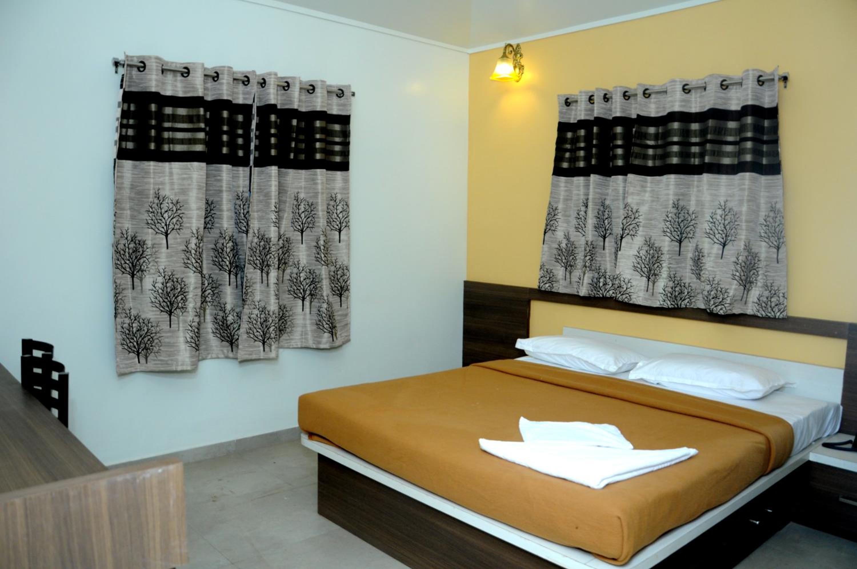 Standard Double Room with Fan - Photo 1