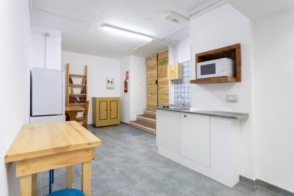 One-Bedroom Apartment - Photo 11