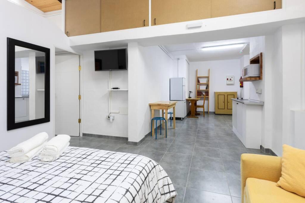 One-Bedroom Apartment - Photo 6