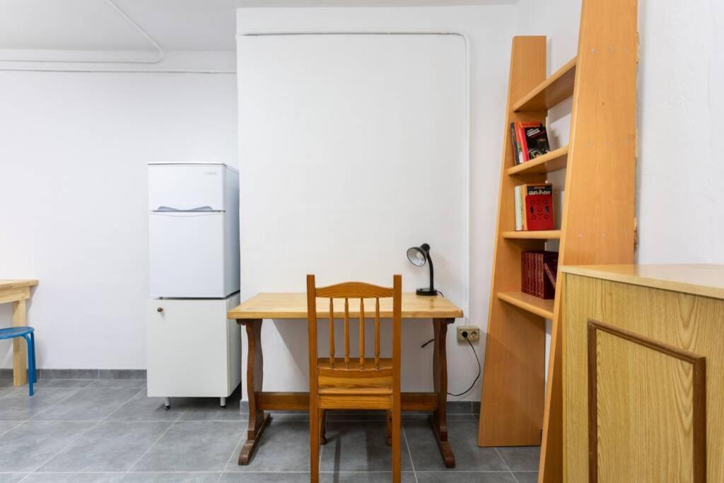 One-Bedroom Apartment - Photo 4