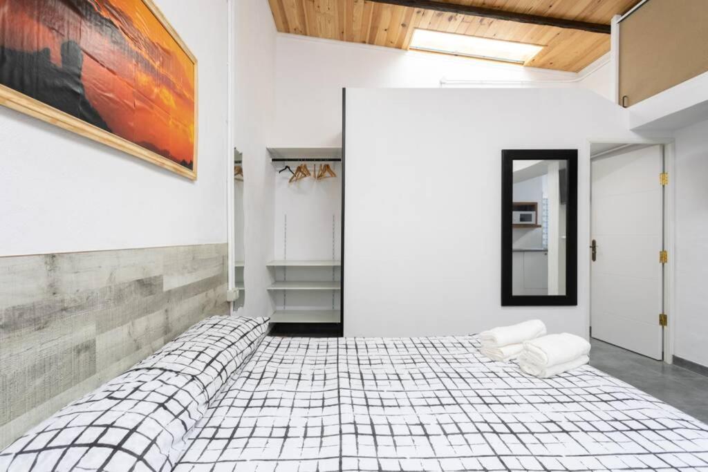 One-Bedroom Apartment - Photo 3