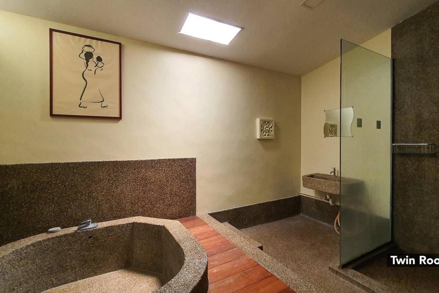 Triple Room with Private Bathroom - Photo 9