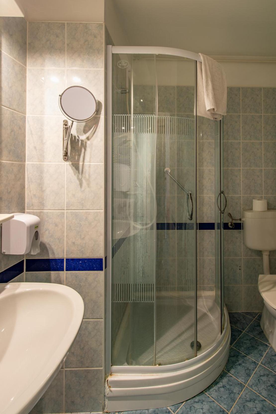 Standard Double Room with Balcony - Photo 4