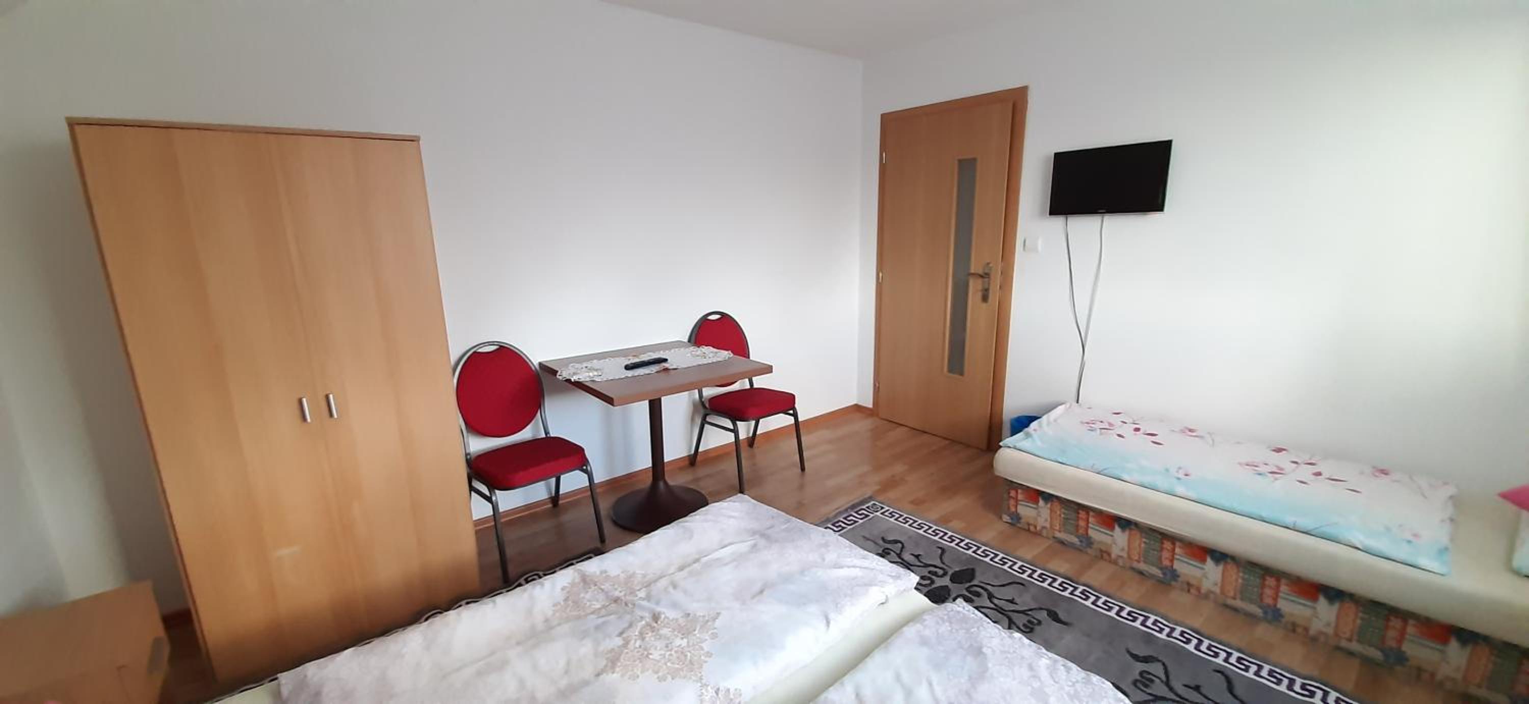 Triple Room with Private Bathroom - Photo 1