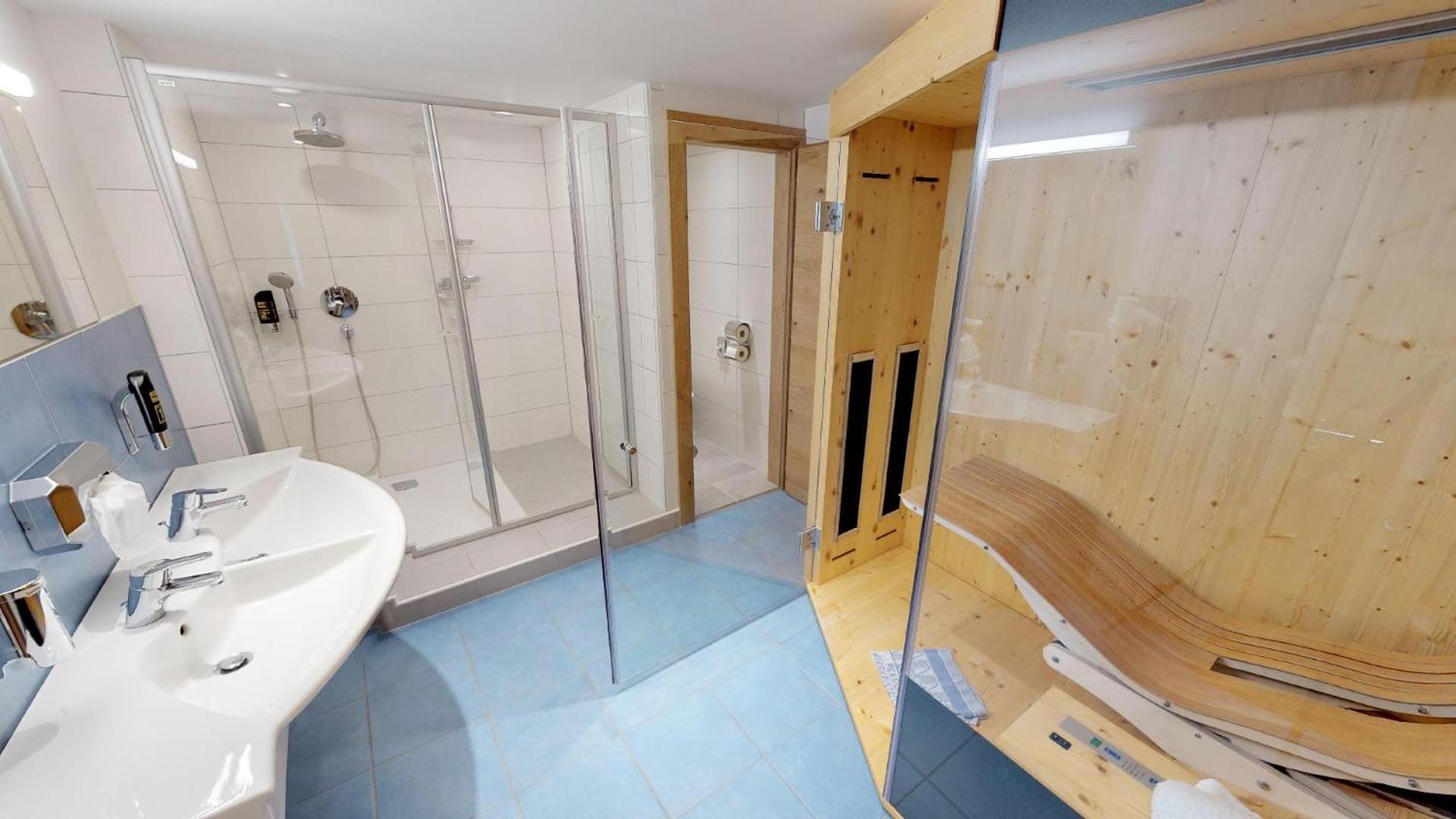 Two-Bedroom Apartment with Infrared Cabin - Photo 5