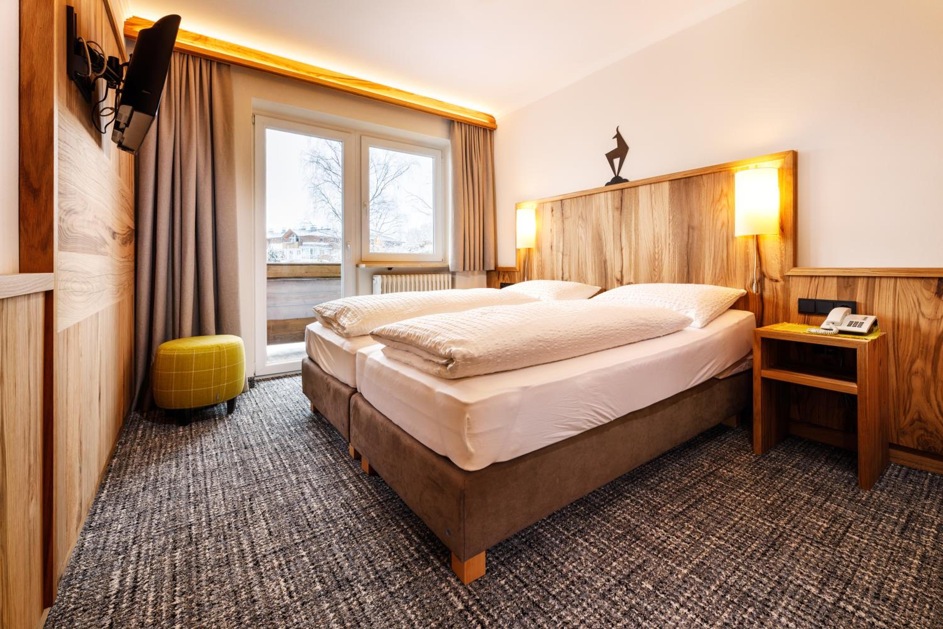 Double Room with Balcony - Photo 6