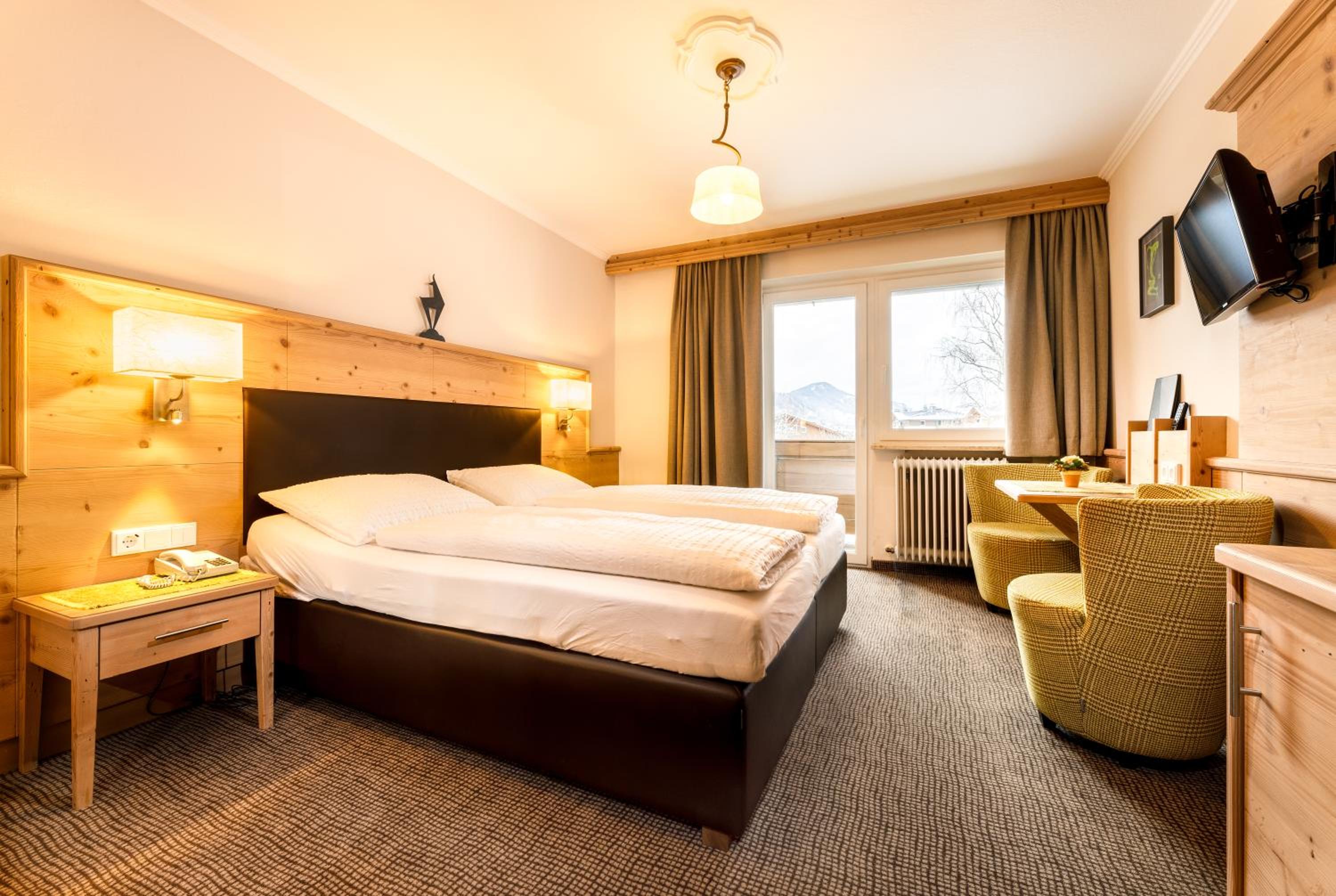 Double Room with Balcony - Photo 7