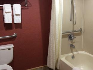 Quadruple Room with Two Queen Beds - Non Smoking - Photo 3