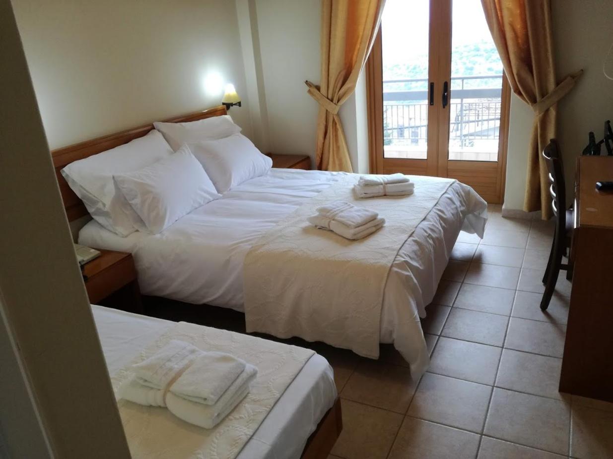 Basic Triple Room photo 2