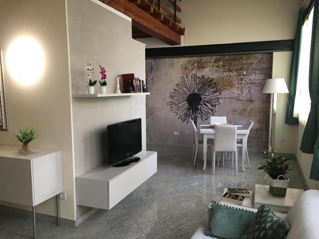 One-Bedroom Apartment - Photo 1