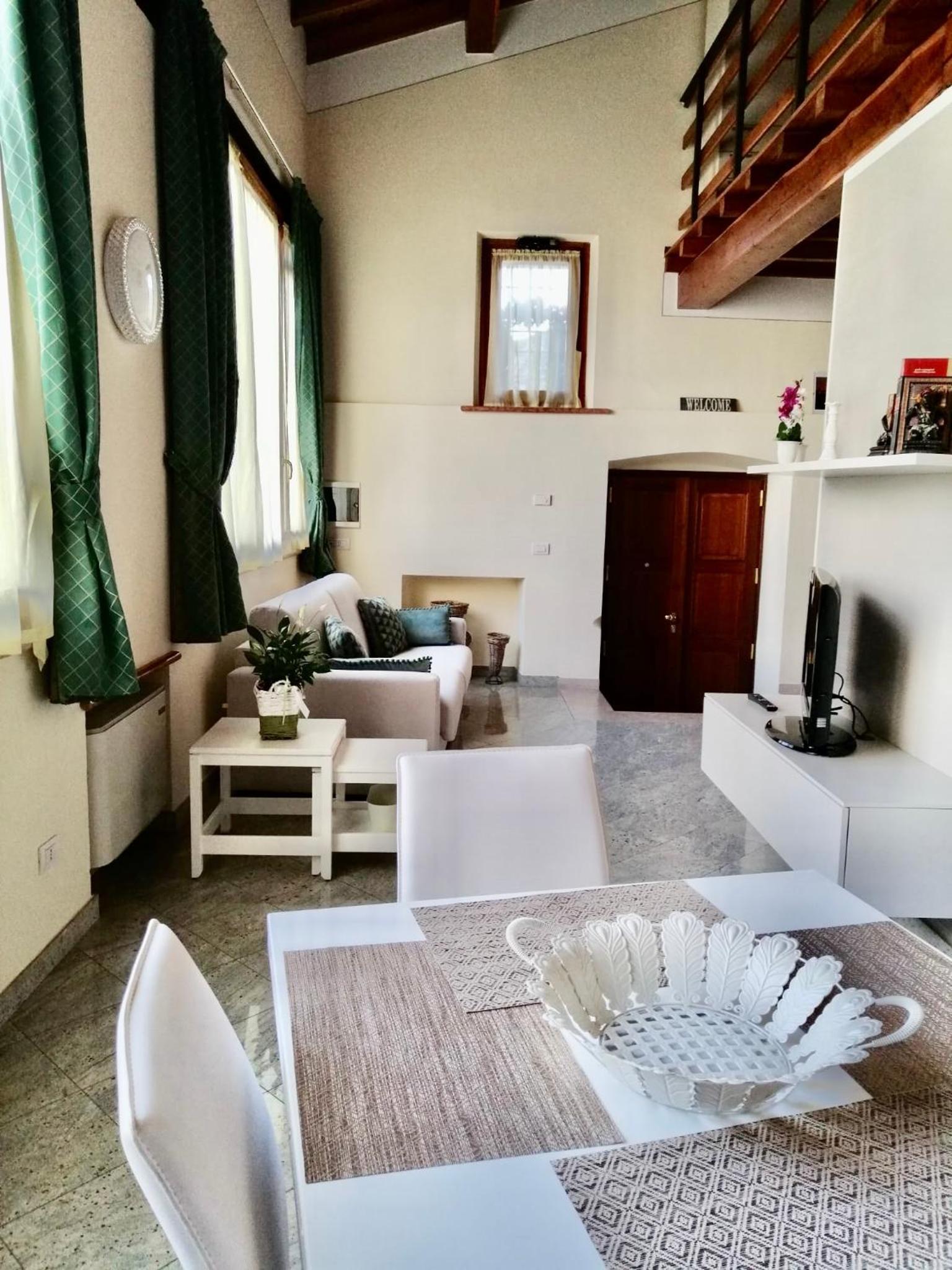 One-Bedroom Apartment - Photo 2