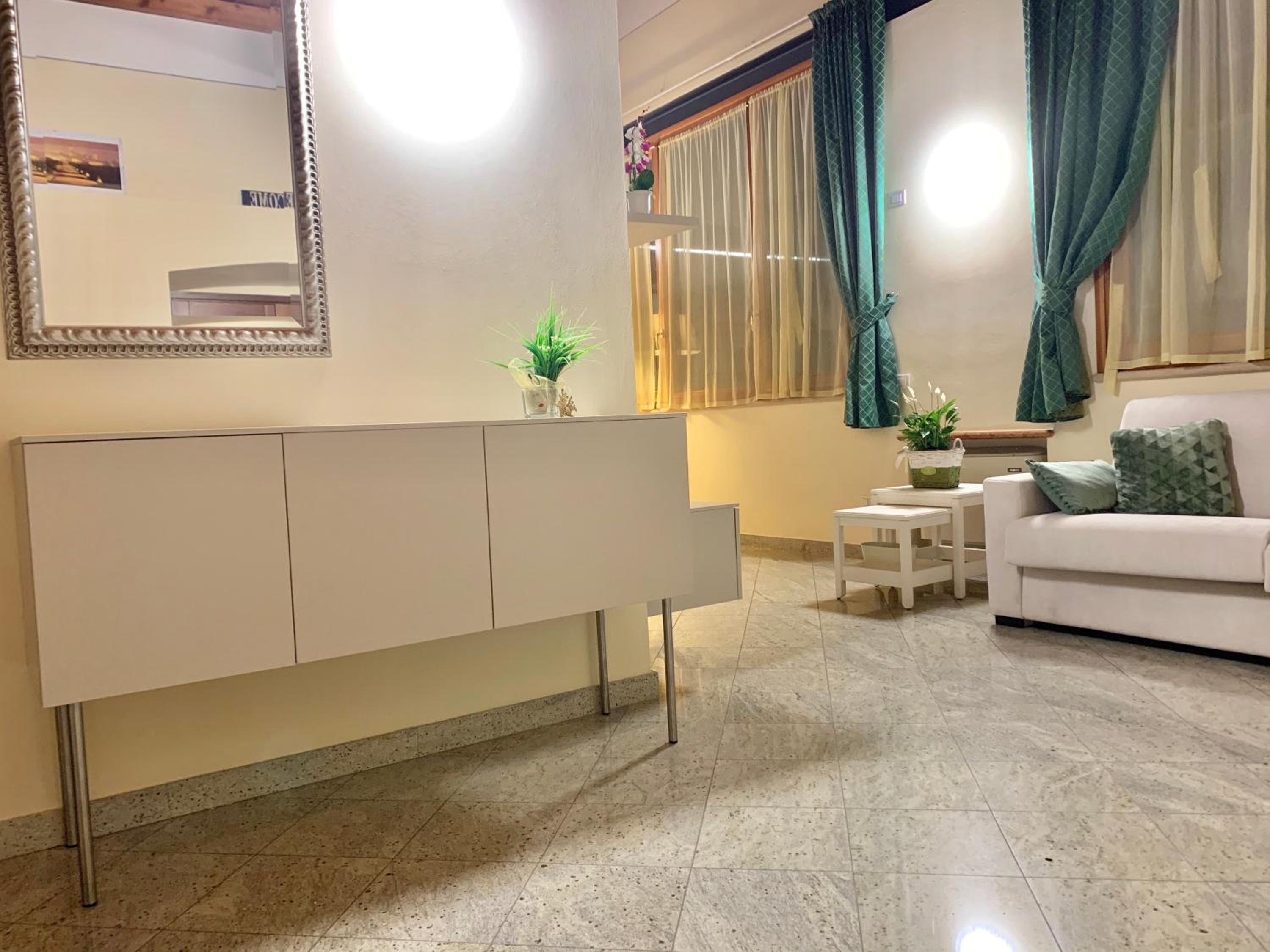 One-Bedroom Apartment - Photo 6