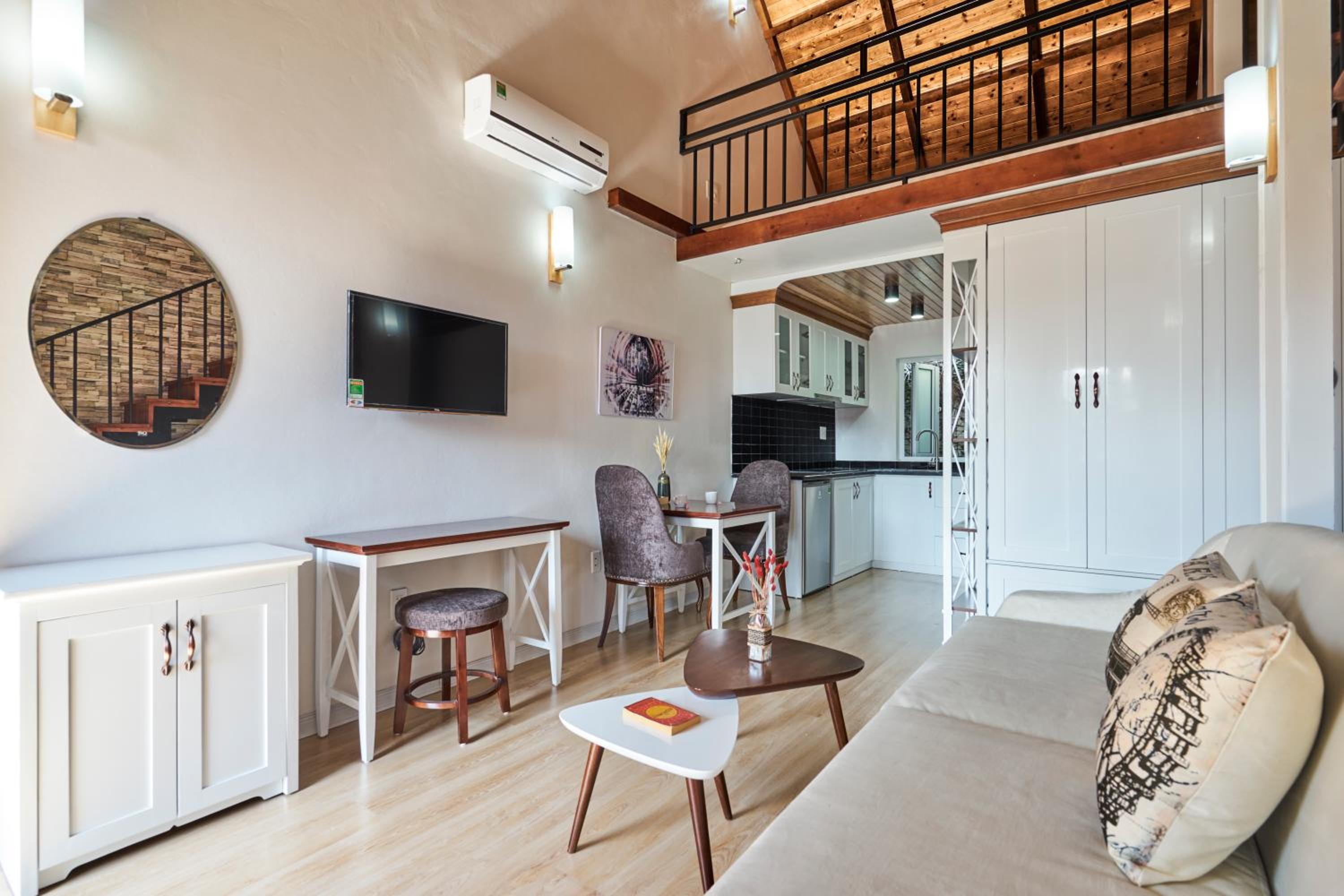 Family Studio - Photo 12