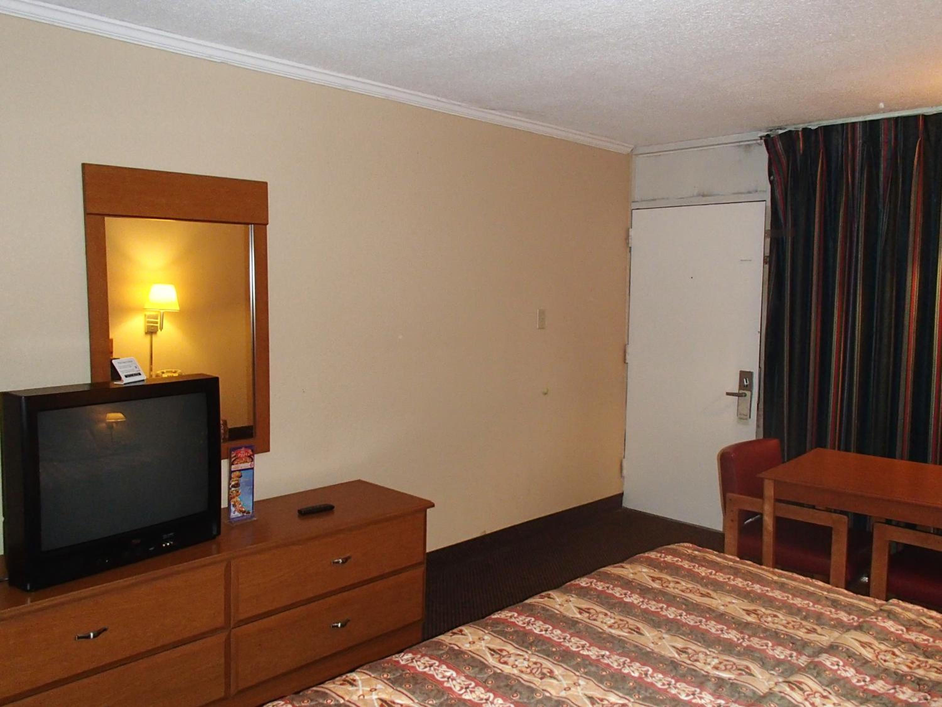 King Room - Non-Smoking photo 2