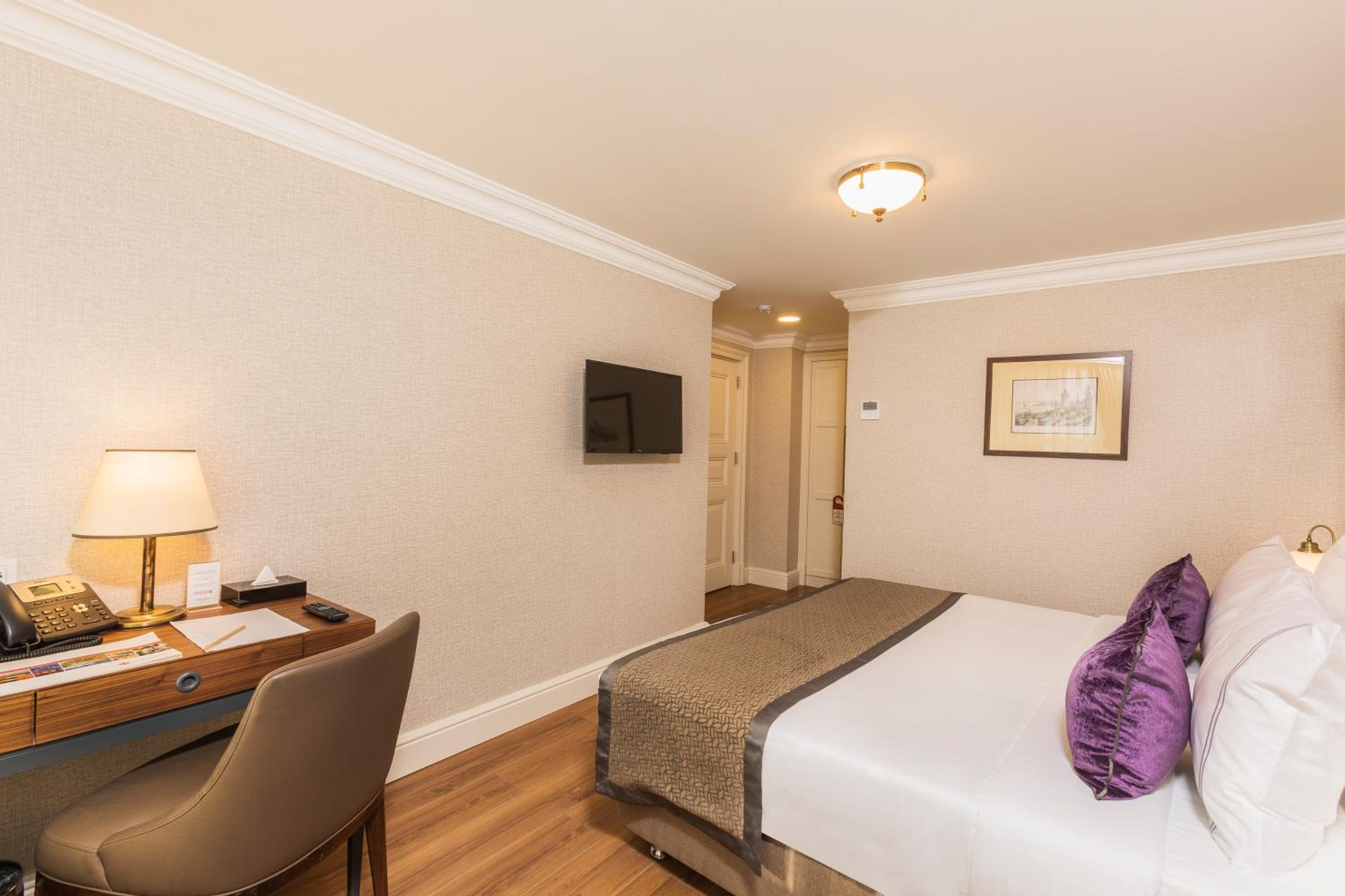 Budget Double Room photo 2
