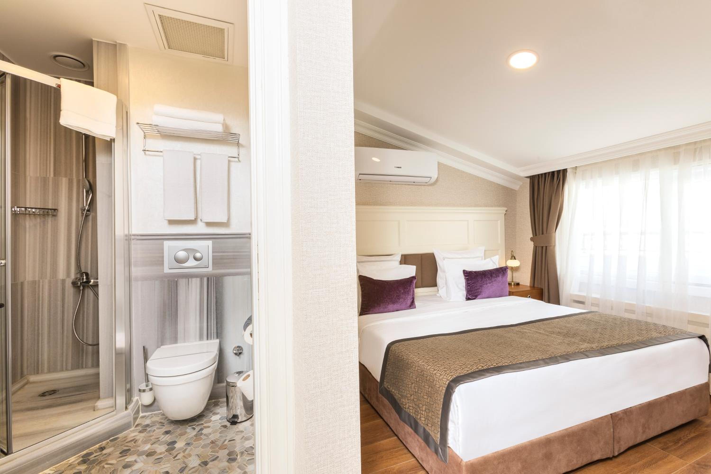 Deluxe Double Room photo 3