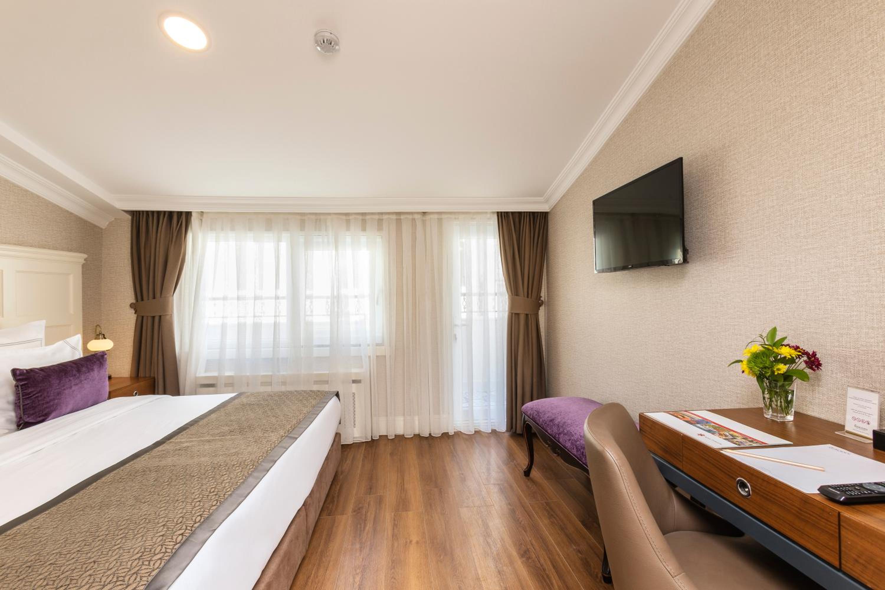 Deluxe Double Room with Balcony