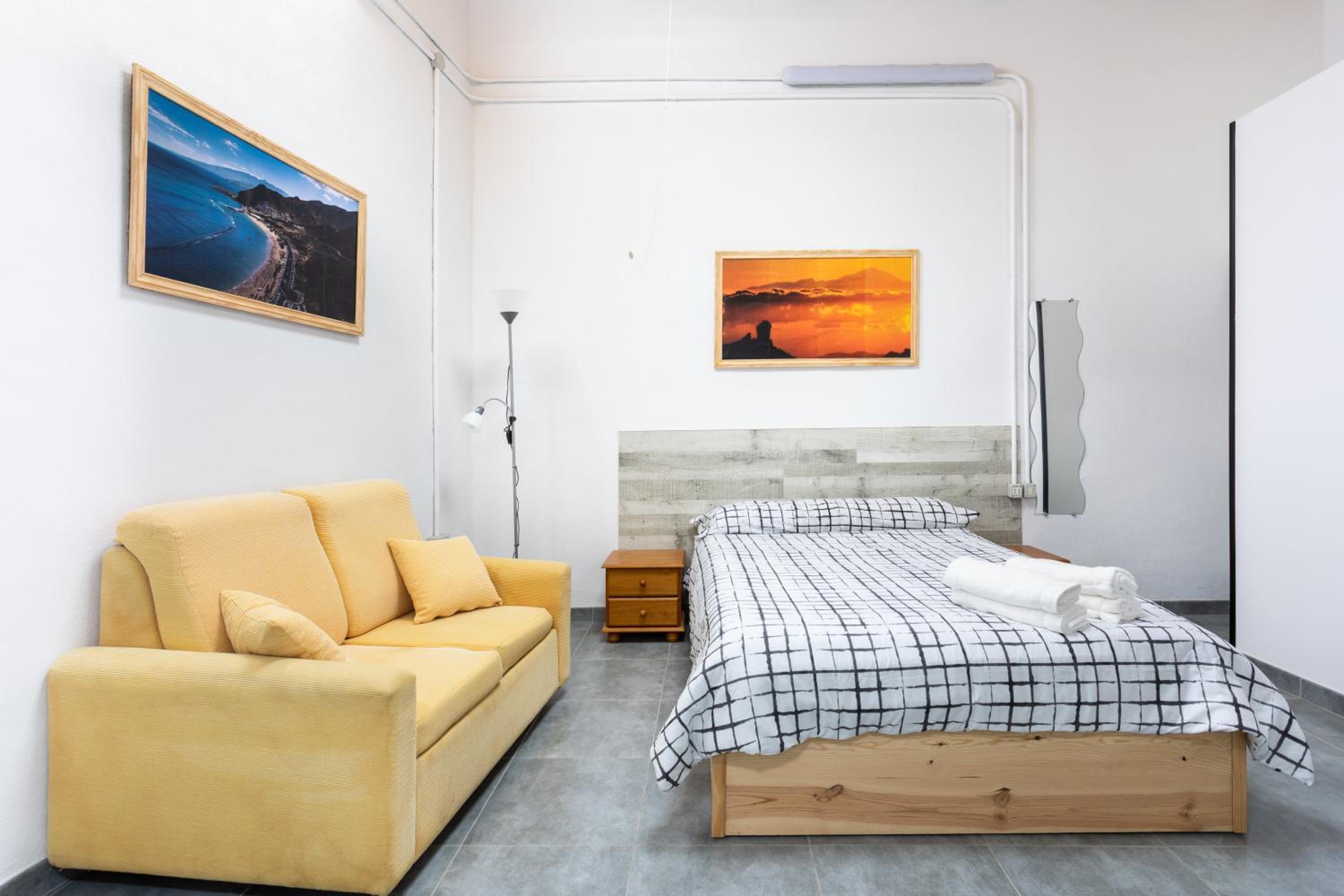 One-Bedroom Apartment - Photo 1