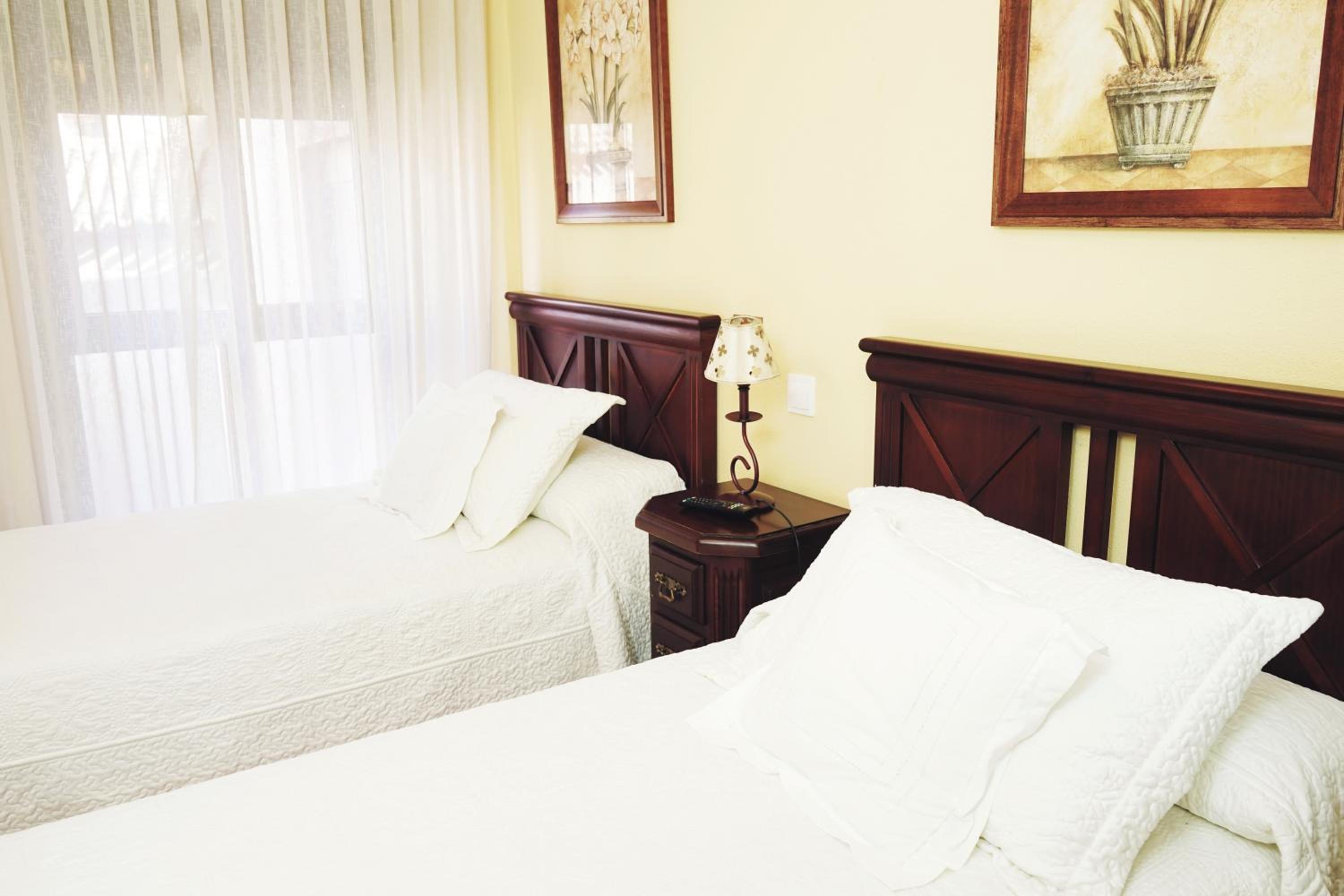Budget Twin Room - Photo 1