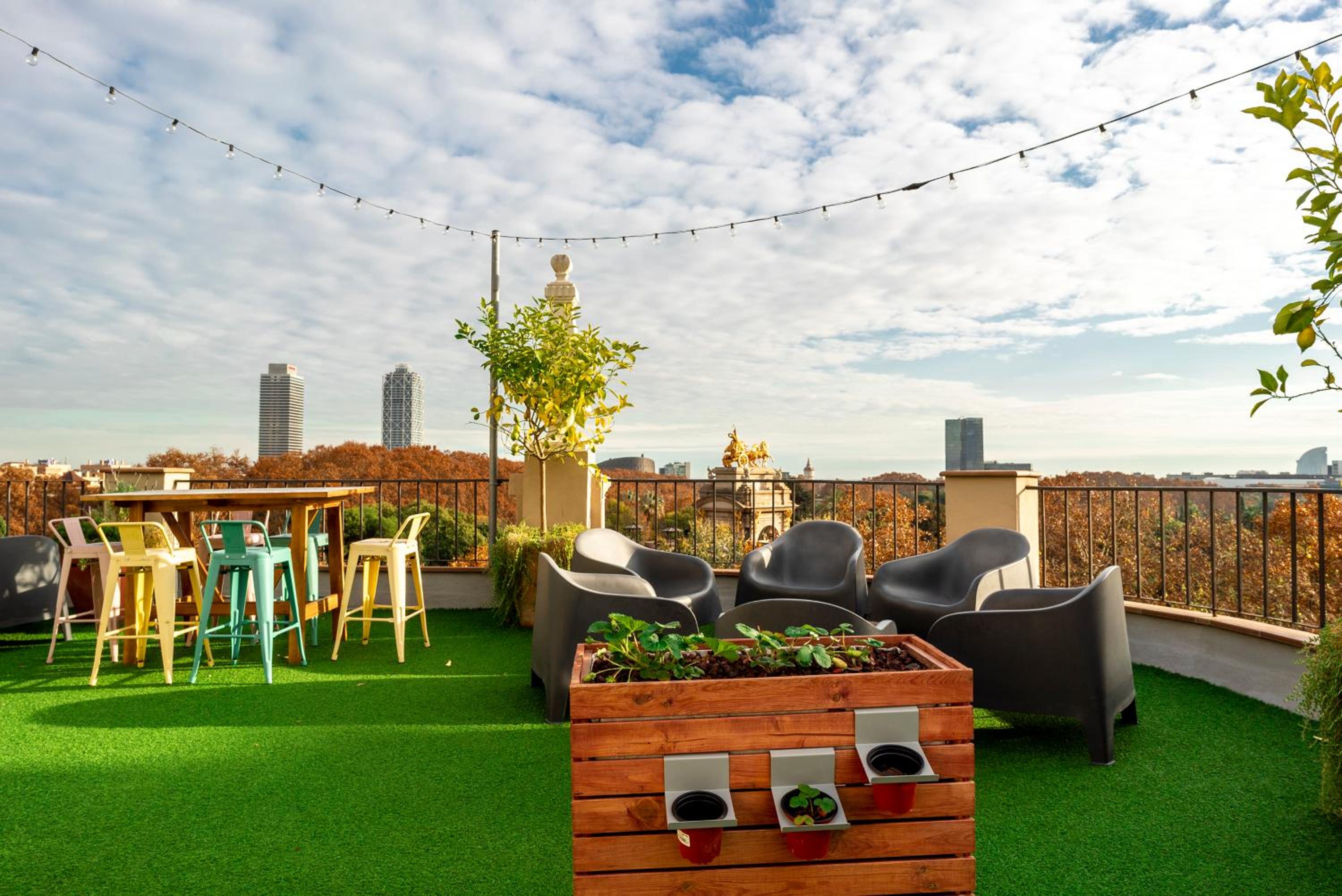 Apartment Large living room Park views photo 3