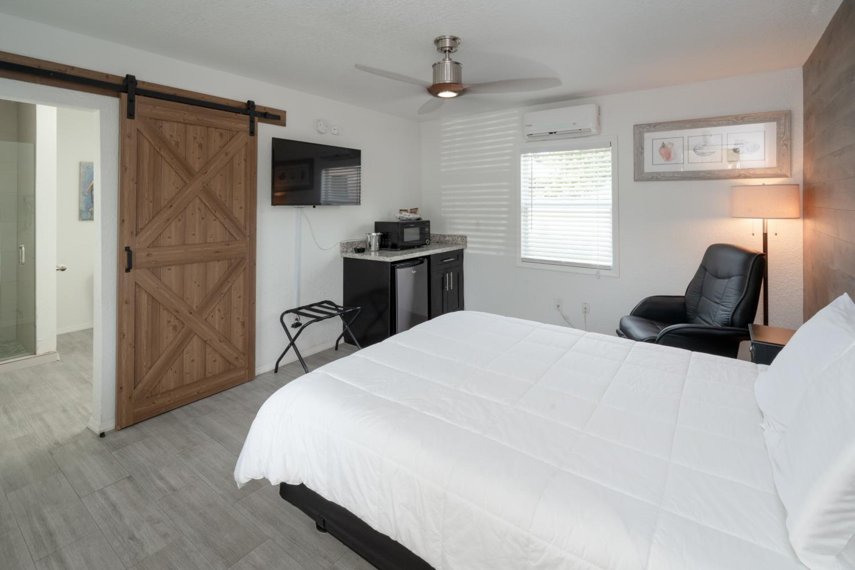 Queen Room photo 1