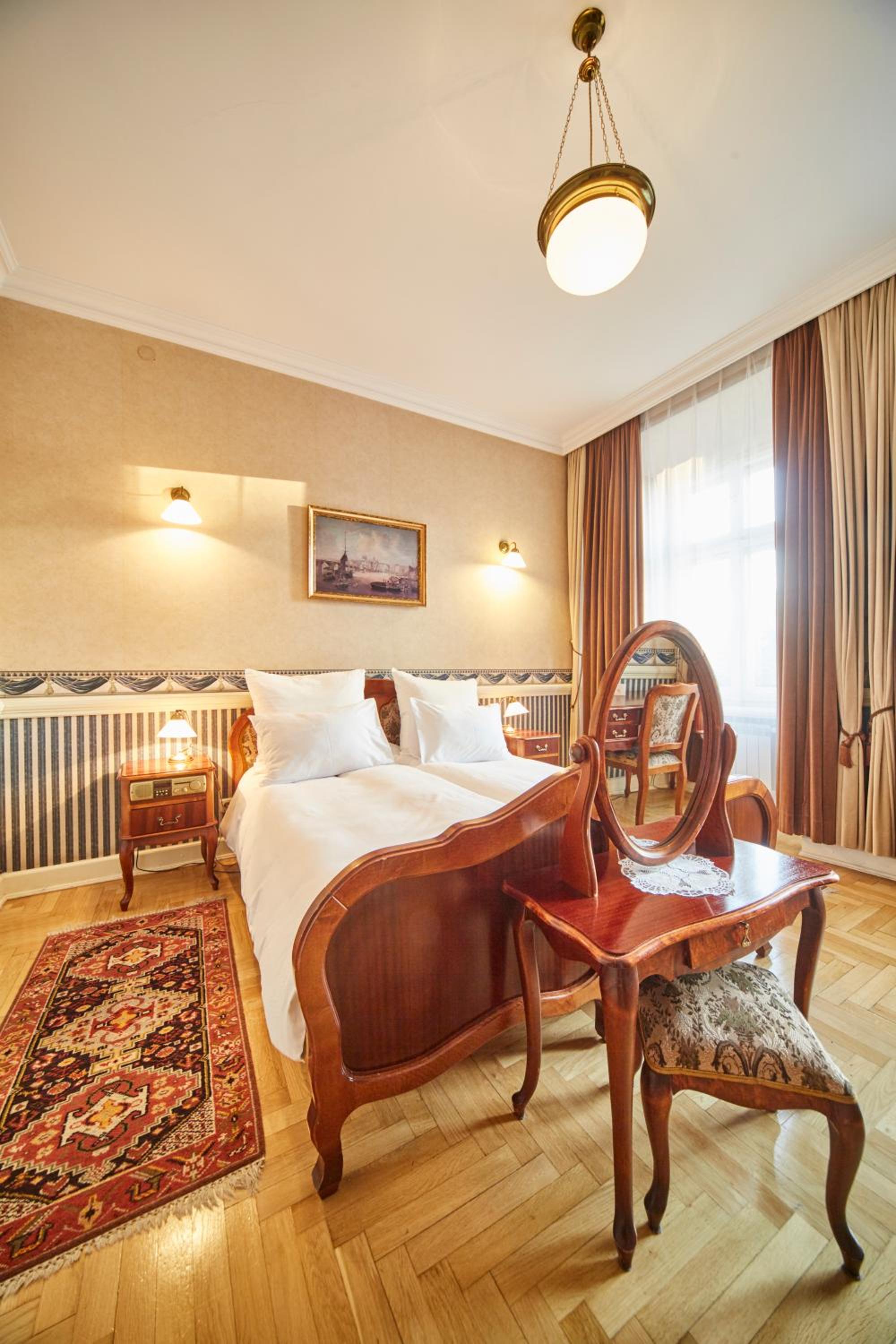 Deluxe Double Room with Air-conditioning and Parking