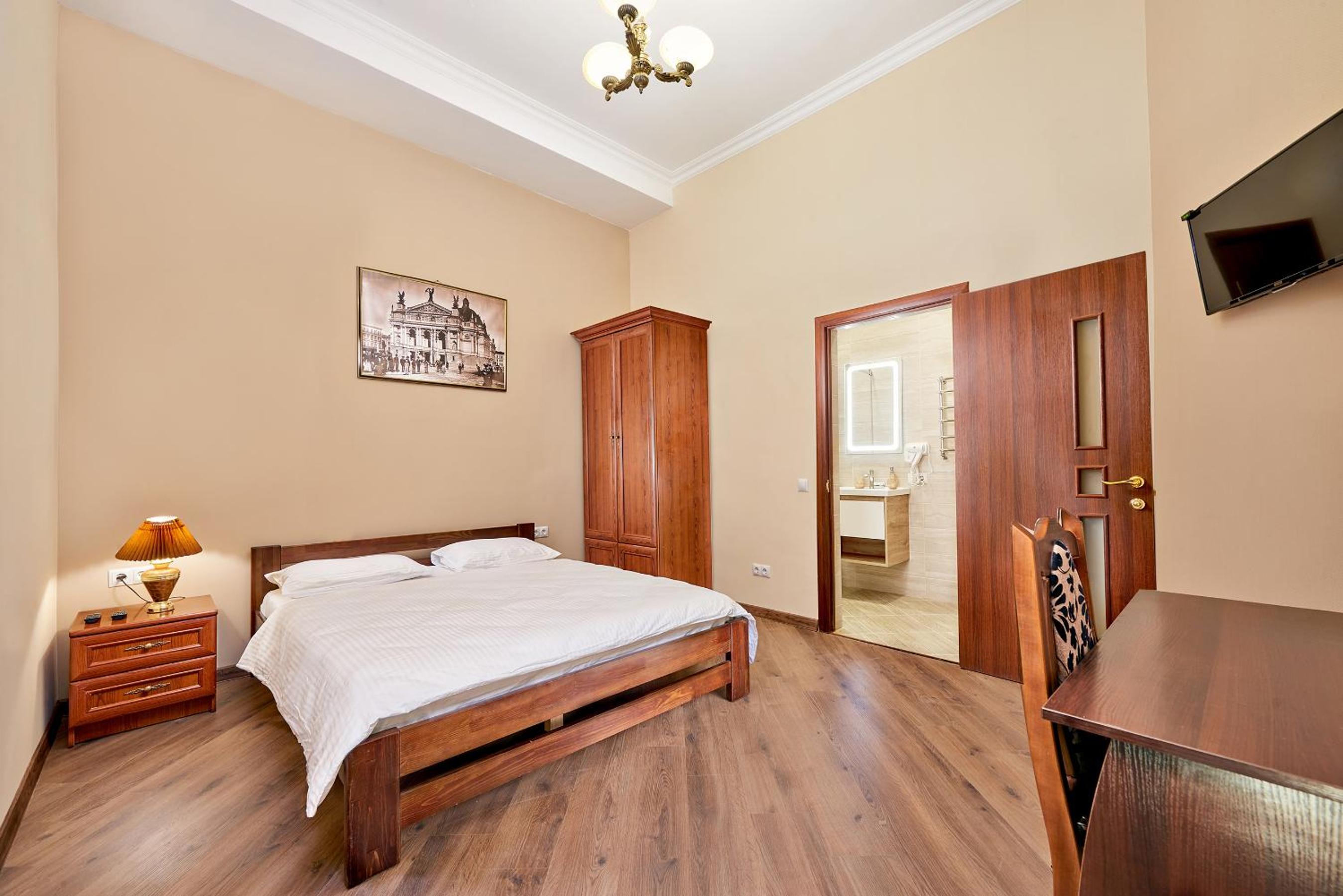 Classic Double Room with Bath photo 1