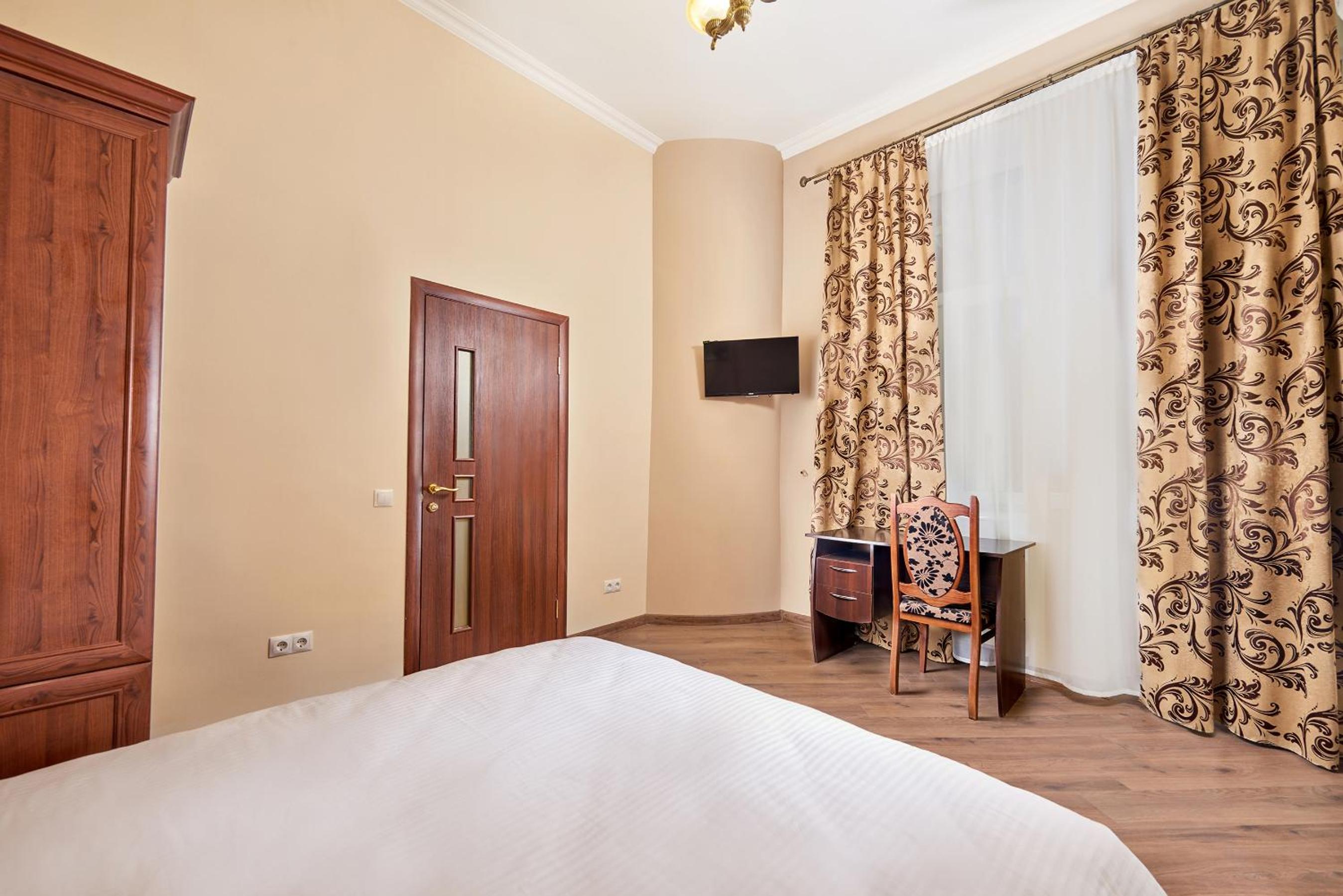 Classic Double Room with Bath photo 2