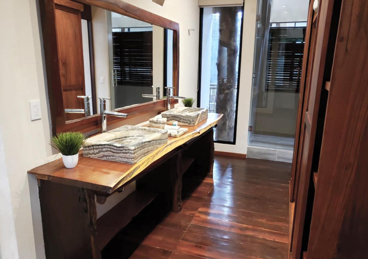 Deluxe Suite - Photo 8