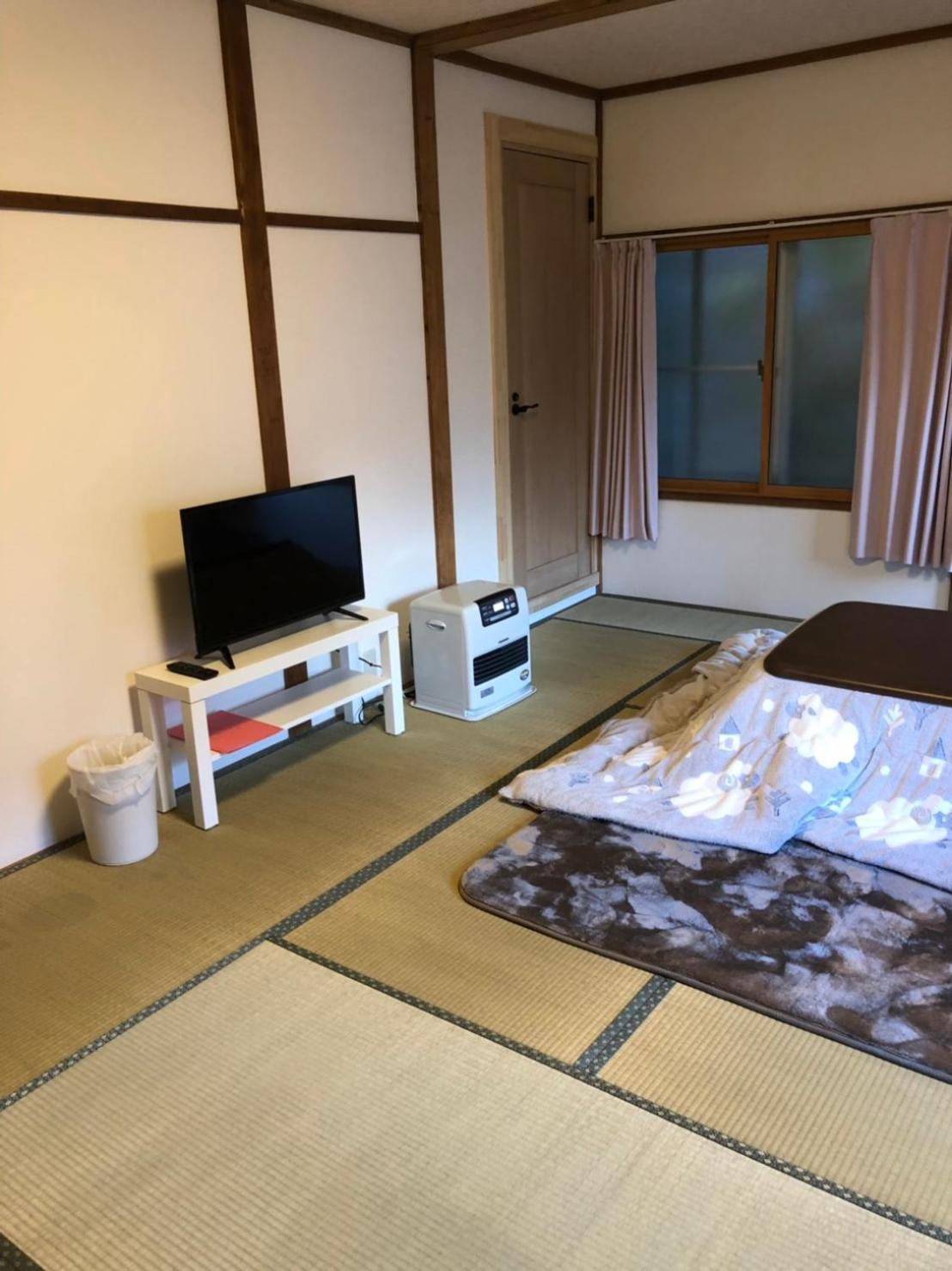 Economy Quadruple Room - Photo 4