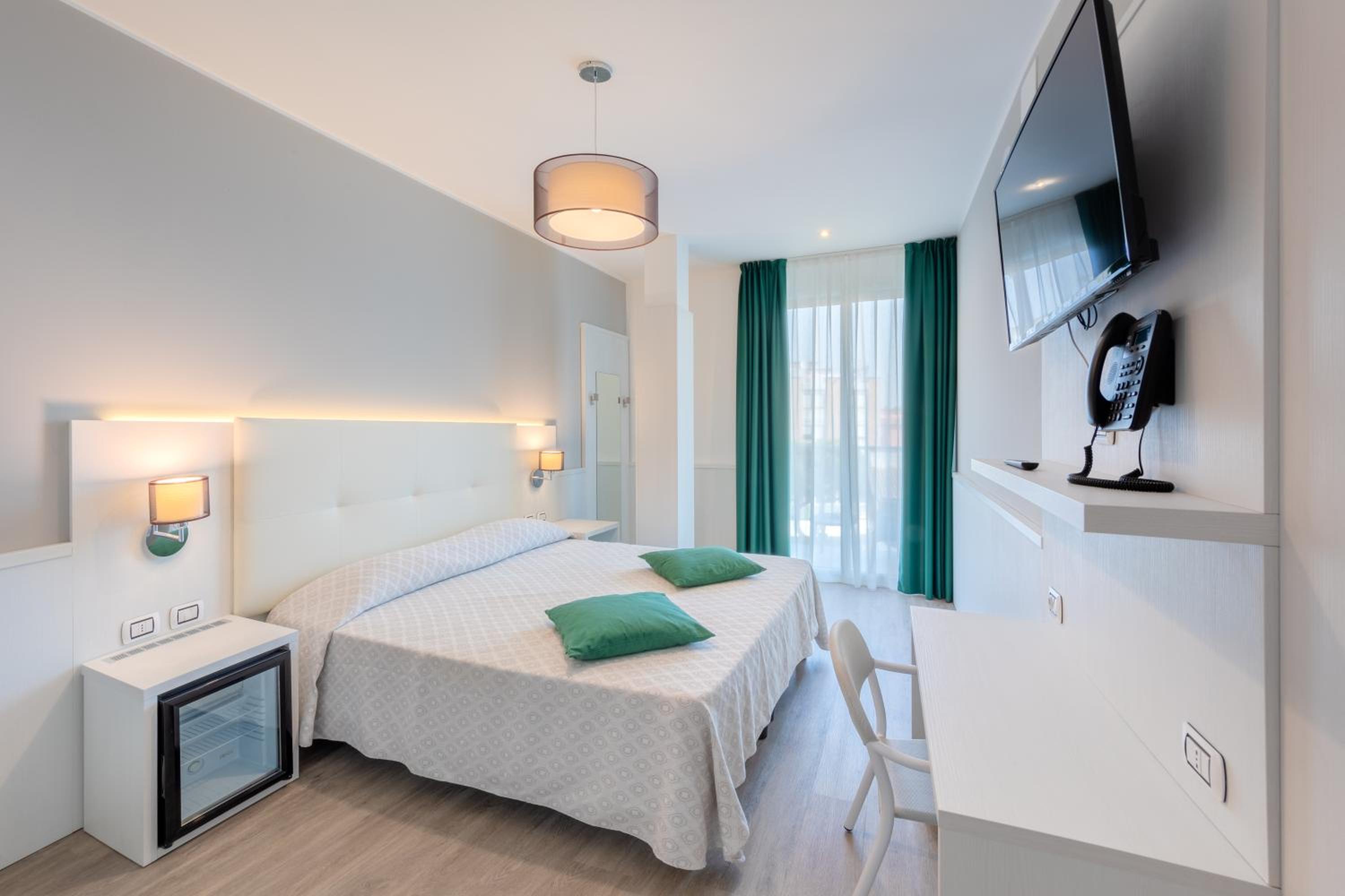 Family Room with Sea View (2 Adults + 1 Child)   - Photo 7