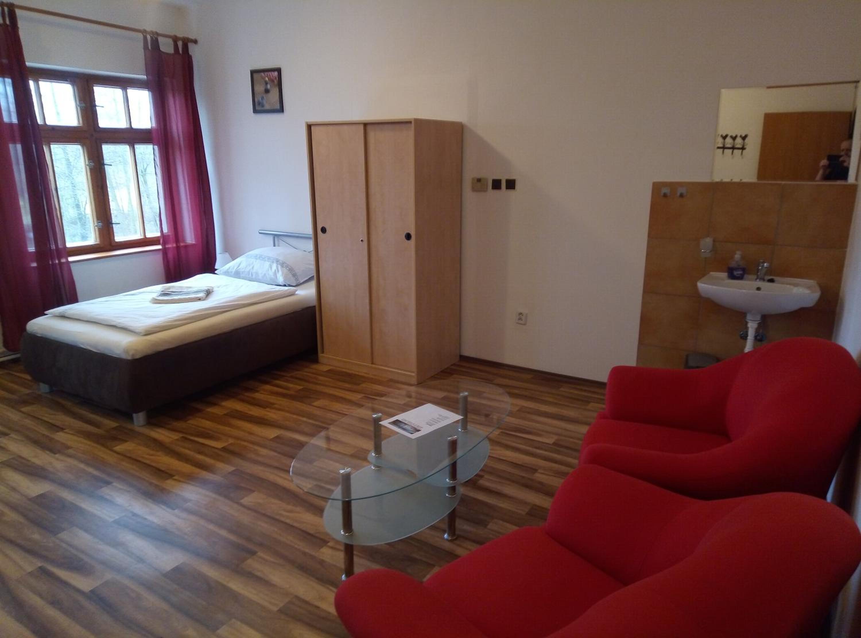 Basic Triple Room with Shared Bathroom photo 3