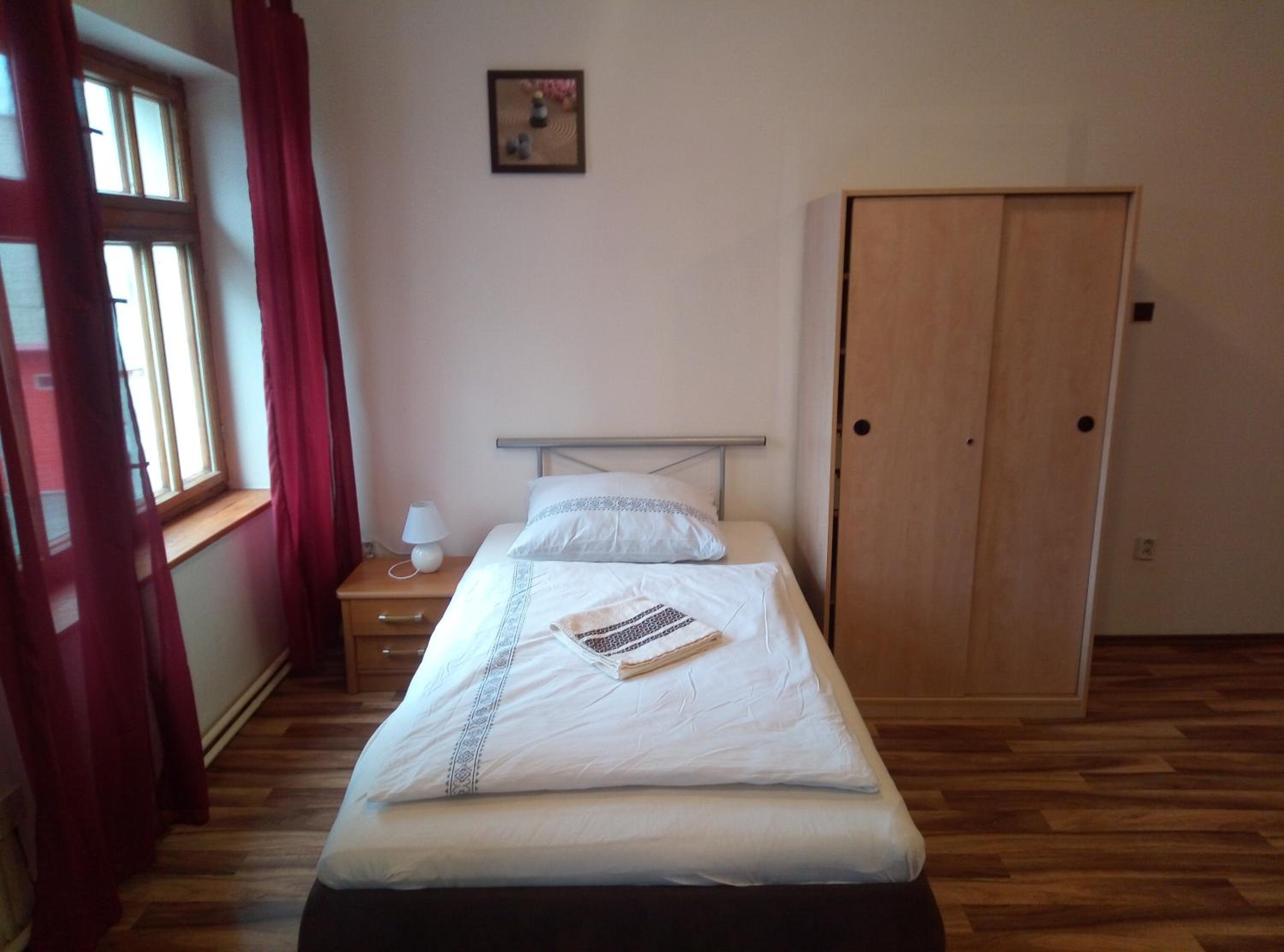 Basic Triple Room with Shared Bathroom photo 1