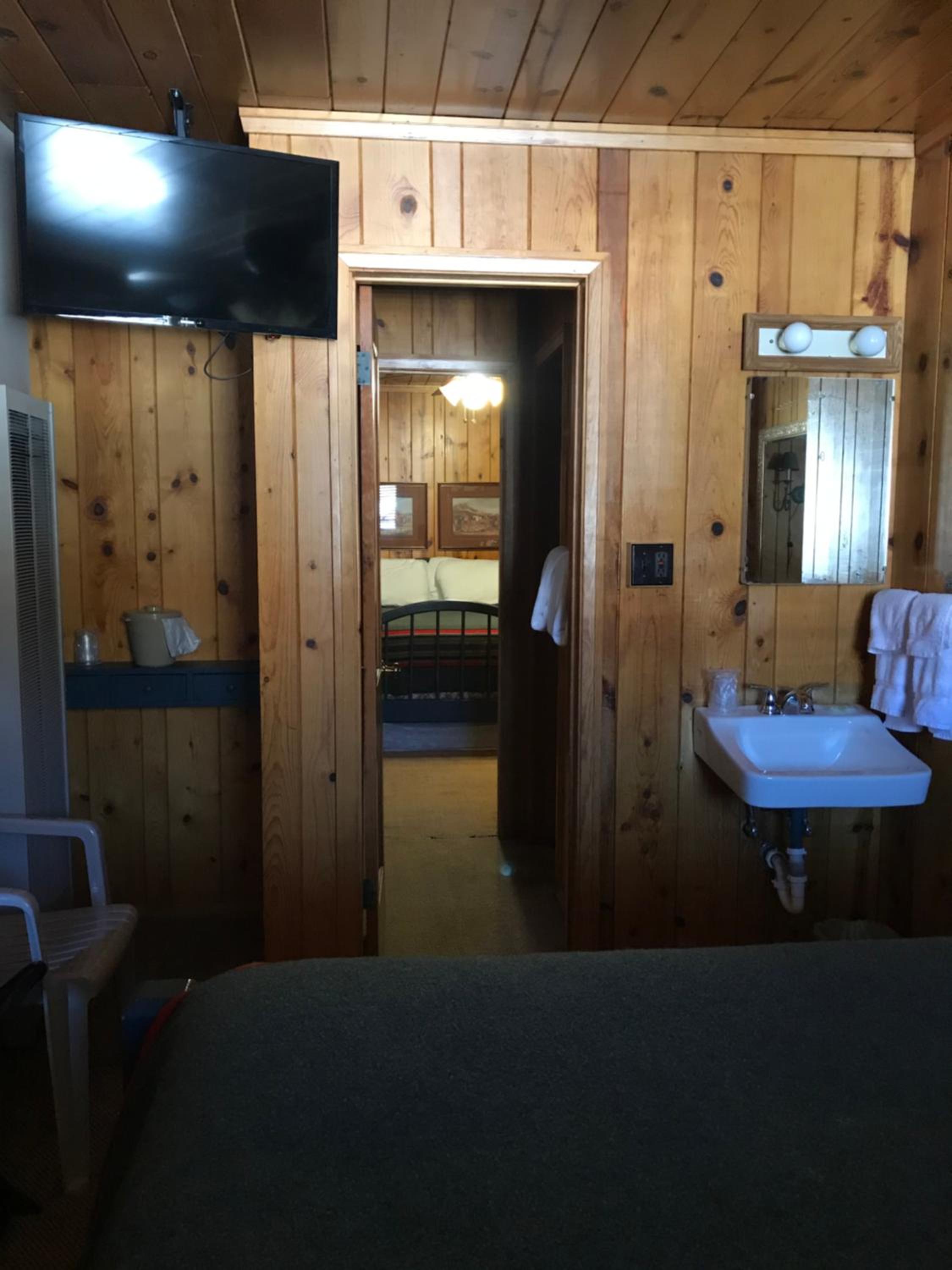 Family Room - 2 Rooms Sharing a Bathroom photo 1