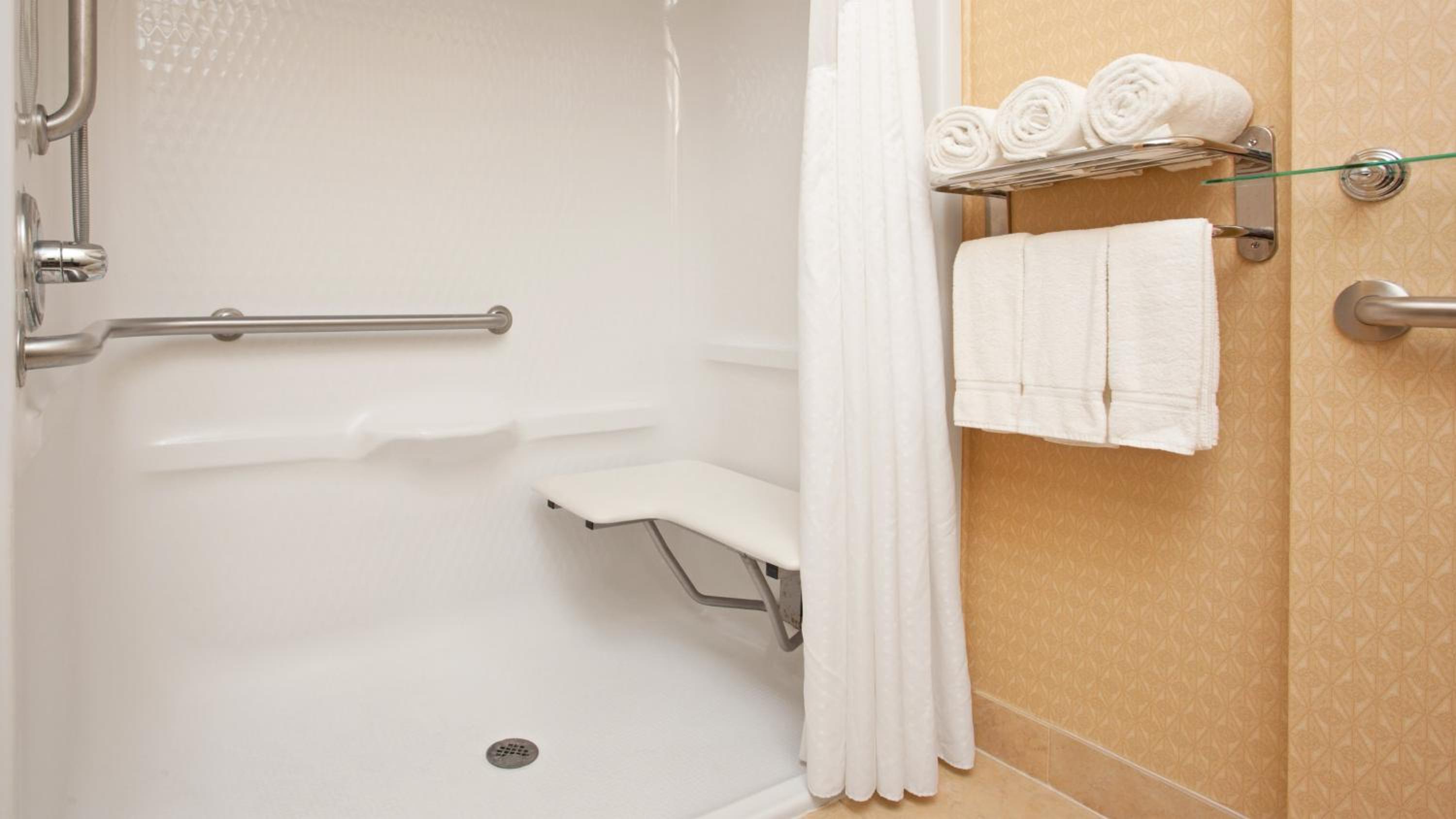 Standard Queen Room with Two Queen Beds and Mobility Accessible Roll-In Shower - Photo 3