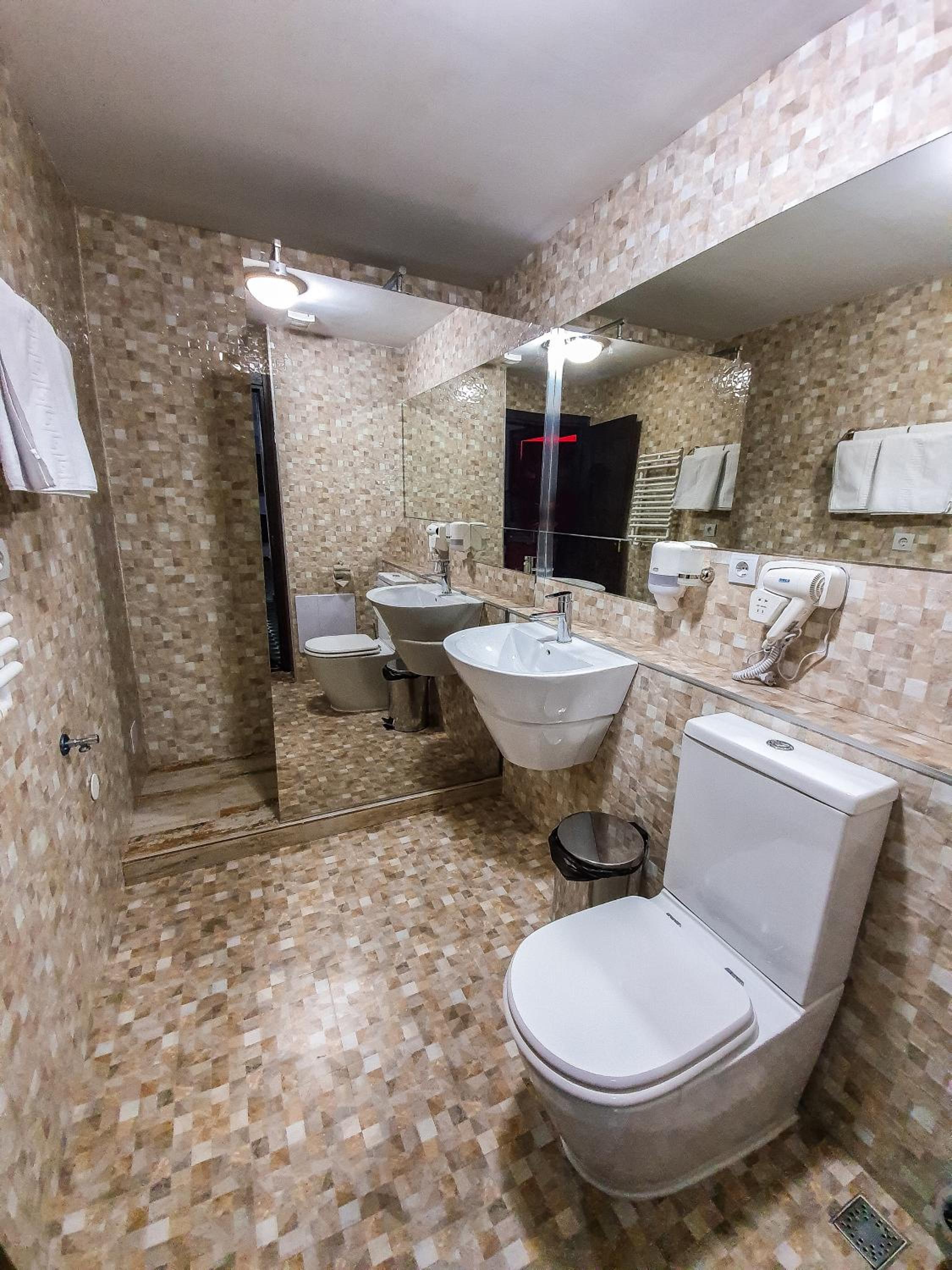 One-Bedroom Apartment - Photo 6