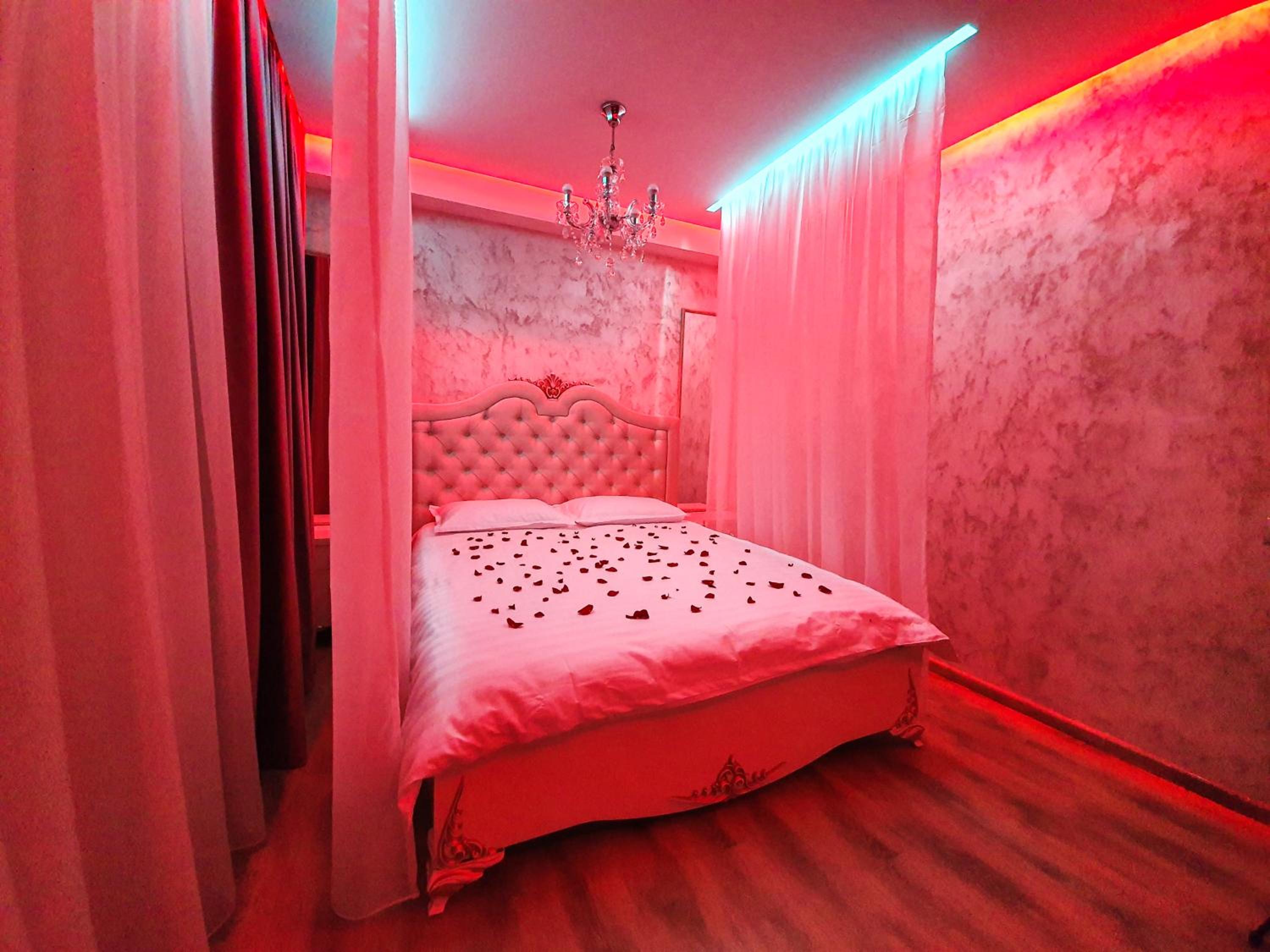 One-Bedroom Apartment - Photo 9