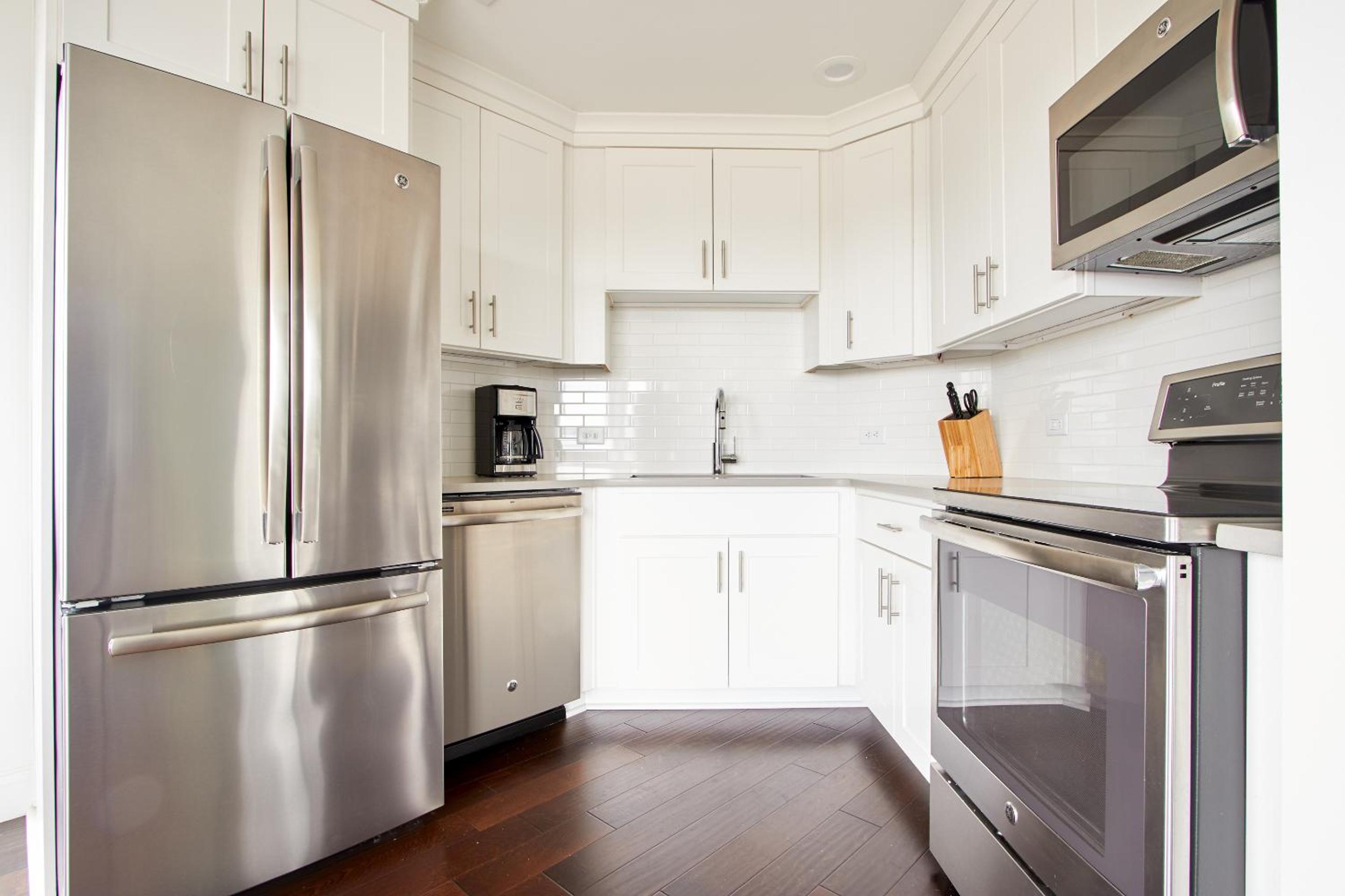 One-Bedroom Apartment with Balcony - Photo 7