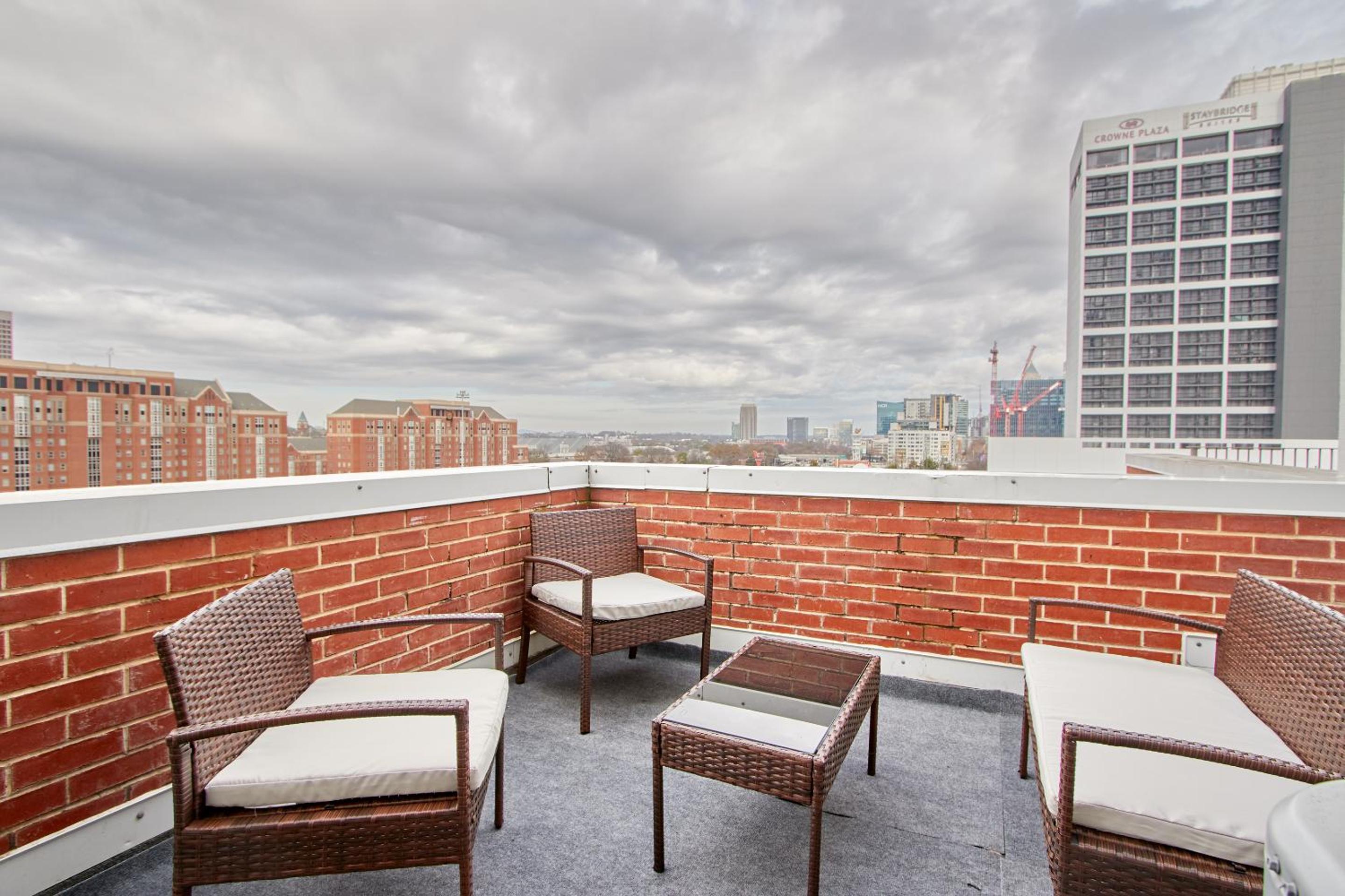 One-Bedroom Apartment with Balcony - Photo 6