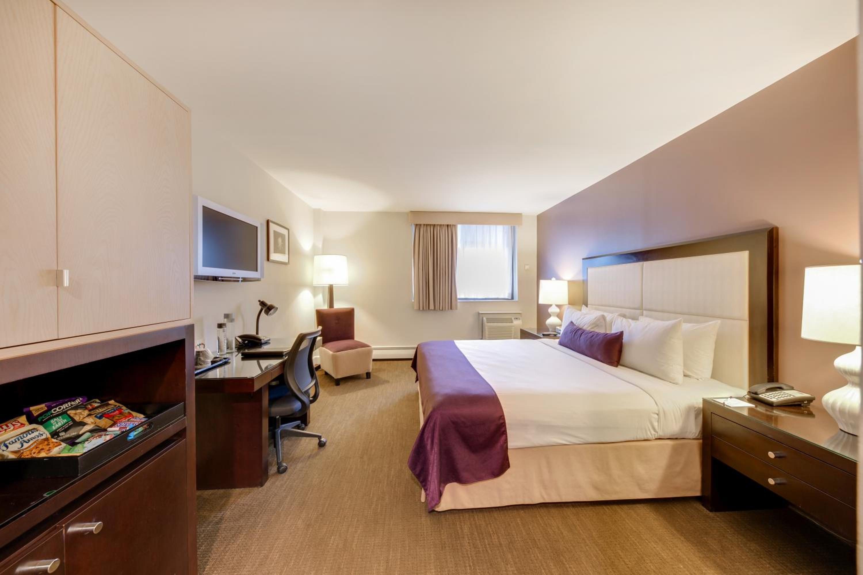 Deluxe King Room photo 2