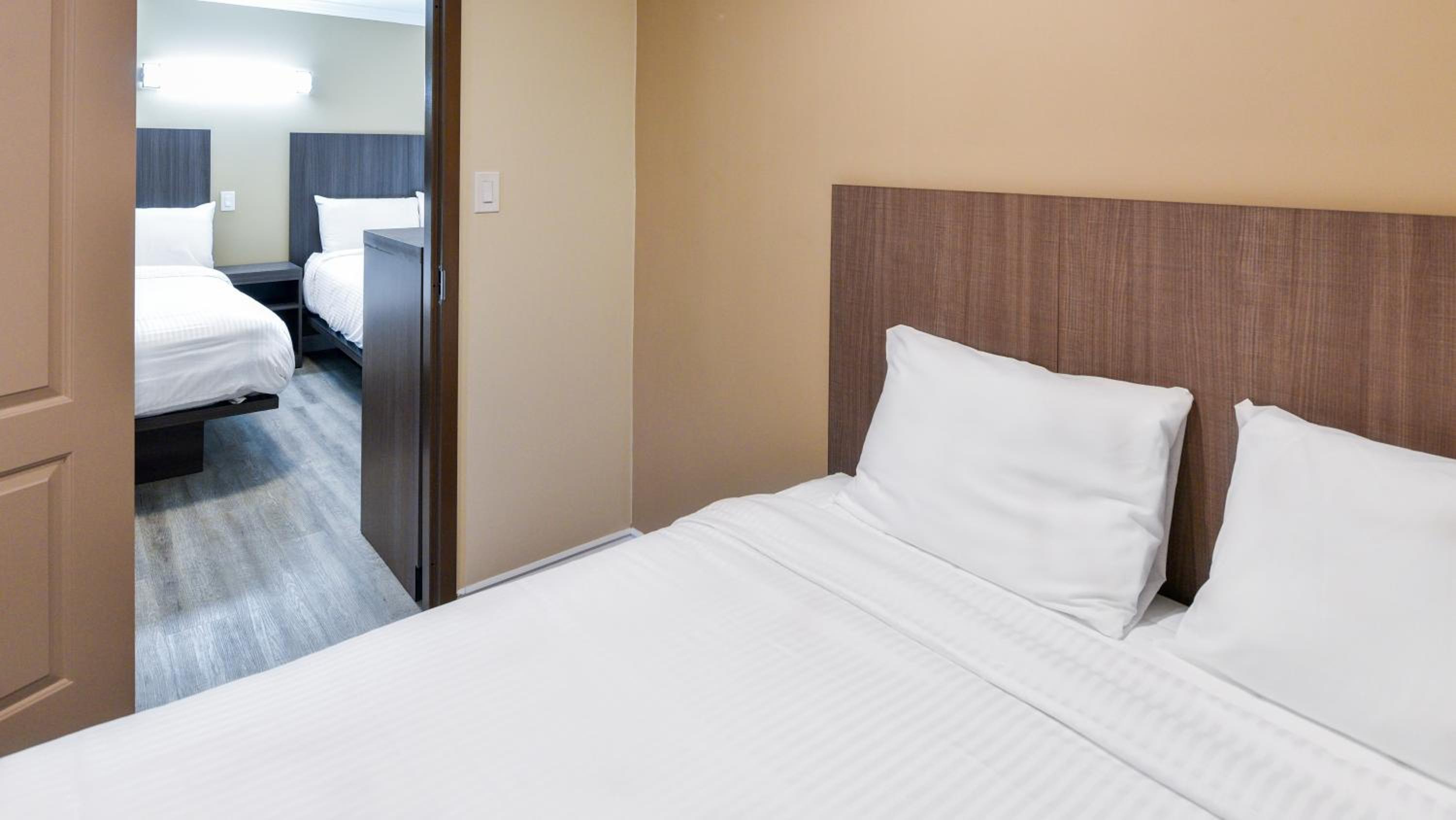 Two-Bedroom Suite - Photo 2