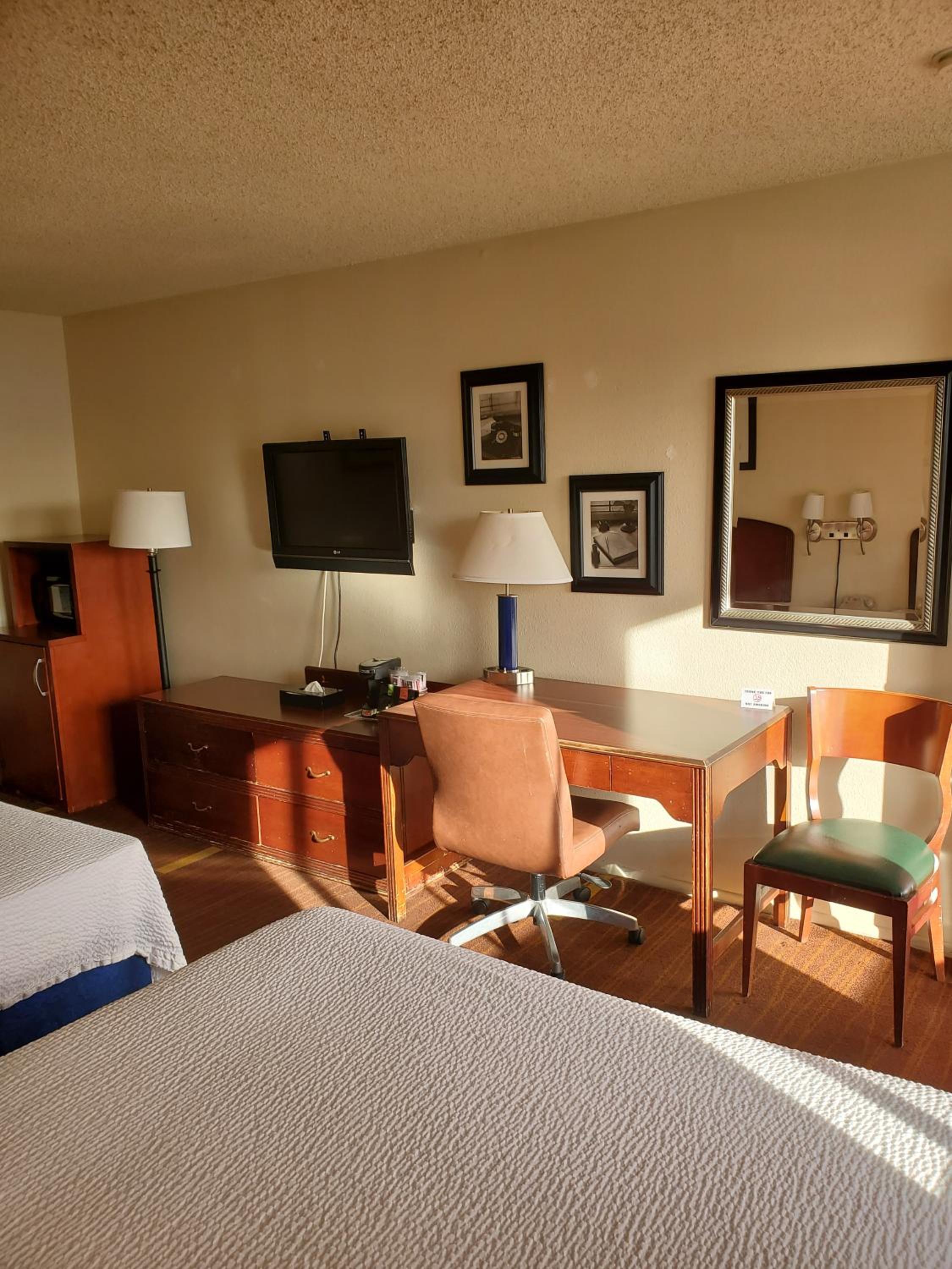 Double Room with City View - Photo 6