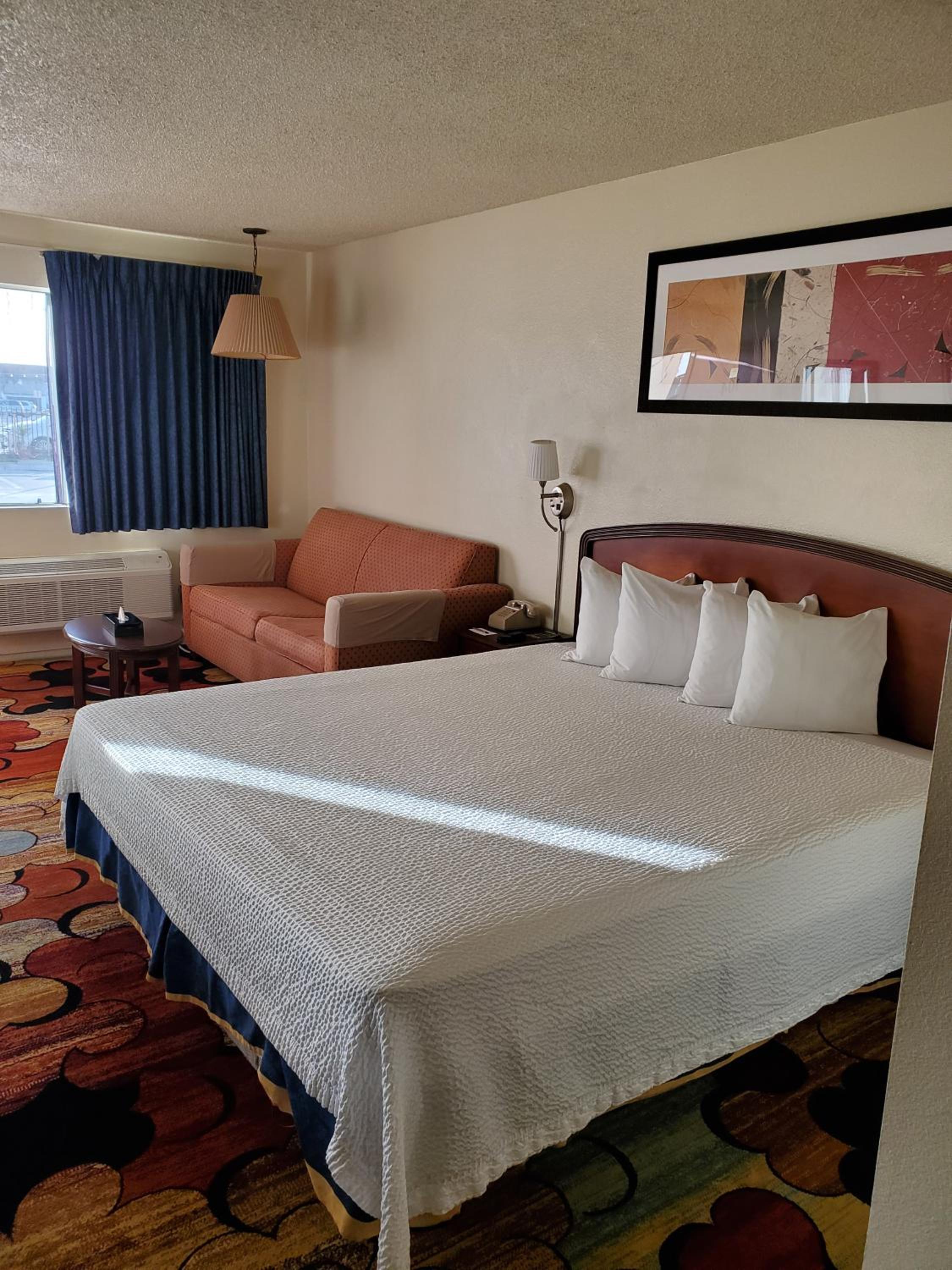 King Room with Sofa Bed - Photo 1